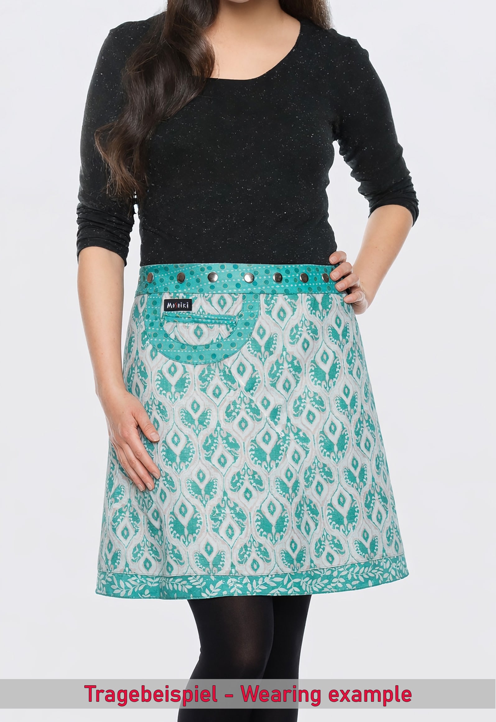 Hot Cookie 53 Cotton 55cm 35292 Das Model ist 1,75 m groß und trägt den Hot Cookie in der Größe 34–42.