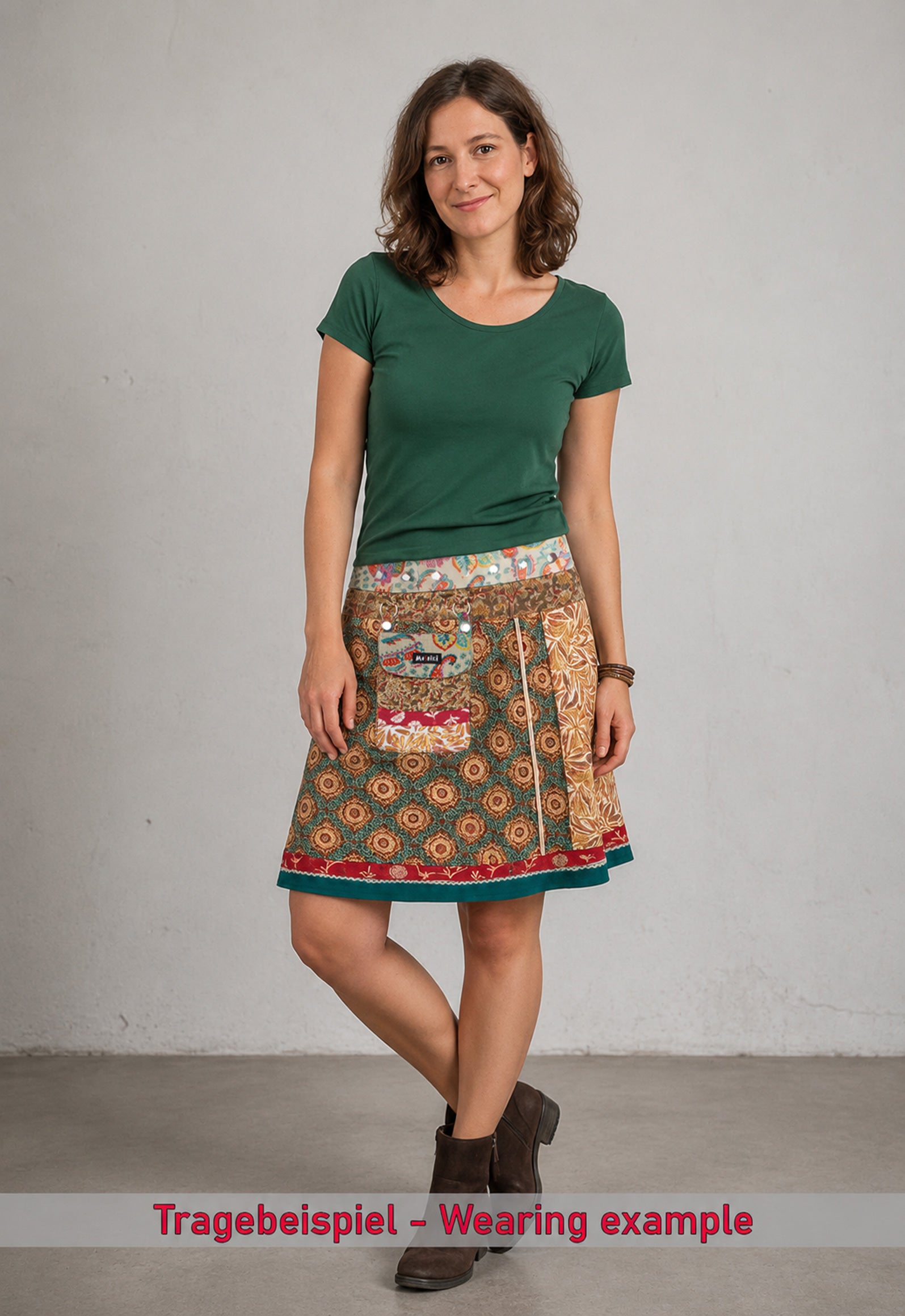 Hot Cookie 55 Cotton 50cm 36050 Das Model ist 1,70 m groß und trägt den Hot Cookie in der Größe 34–42.