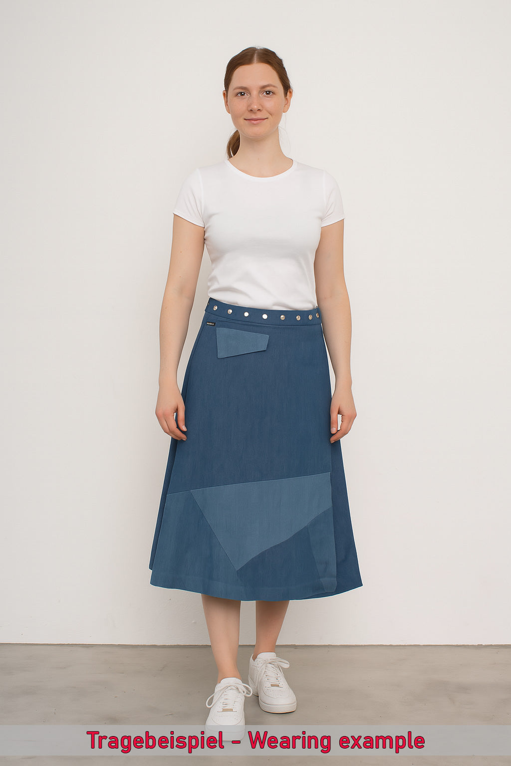 Hot Cookie 65 Denim 70cm 90546 Tragebeispiel - Das Fotomodel ist 1,70m groß und trägt Größe M.