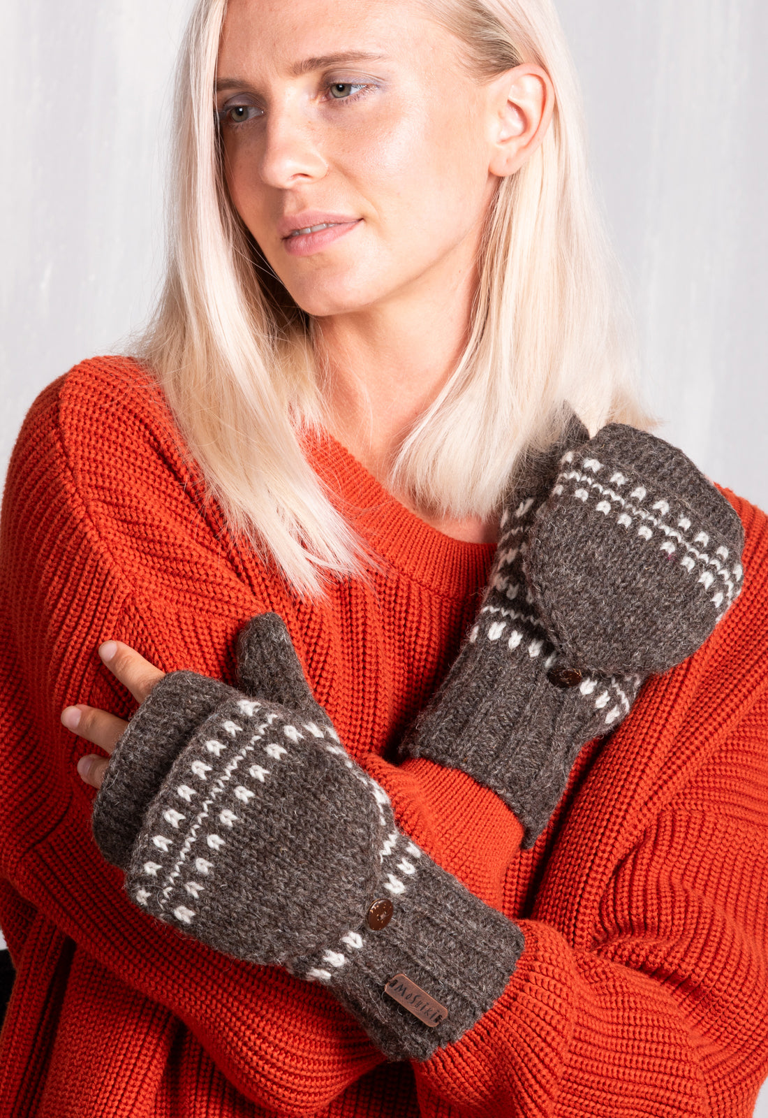 Adeep Mittens – Wandelbar, warm & handgefertigt.