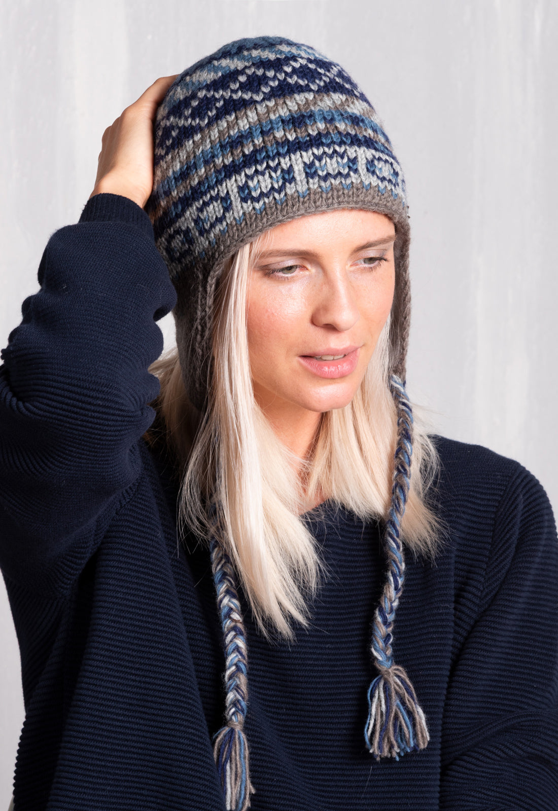 Eshan Beanie – Warm, verspielt & handgemacht.