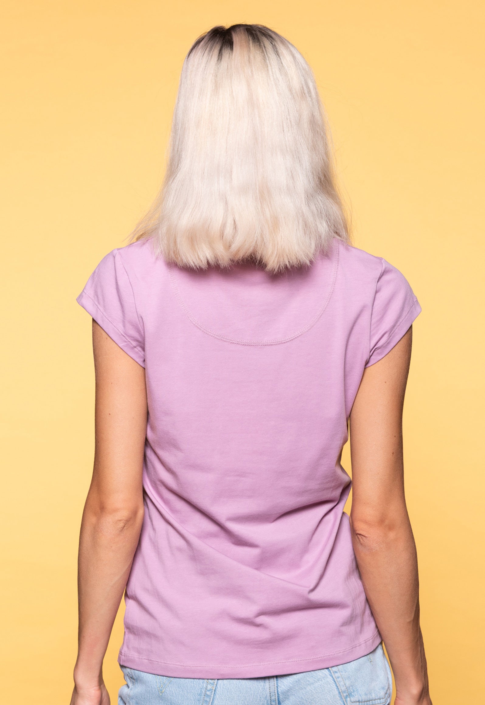 Das Model ist 170 cm groß und trägt Größe M.