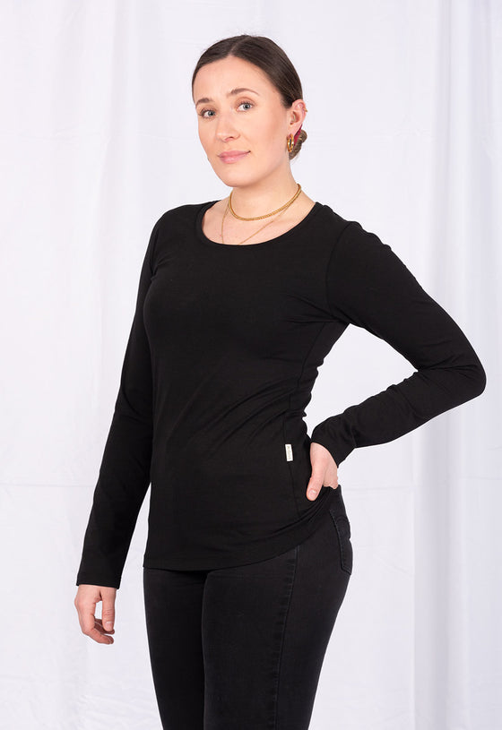 Klassisches figurbetonendes T-Shirt mit langen Ärmeln - GT01W00