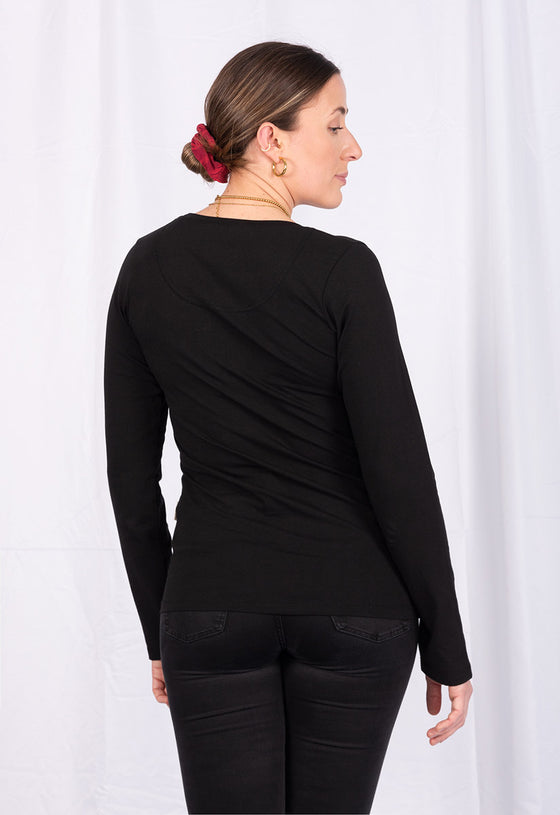 Klassisches figurbetonendes T-Shirt mit langen Ärmeln - GT01W00