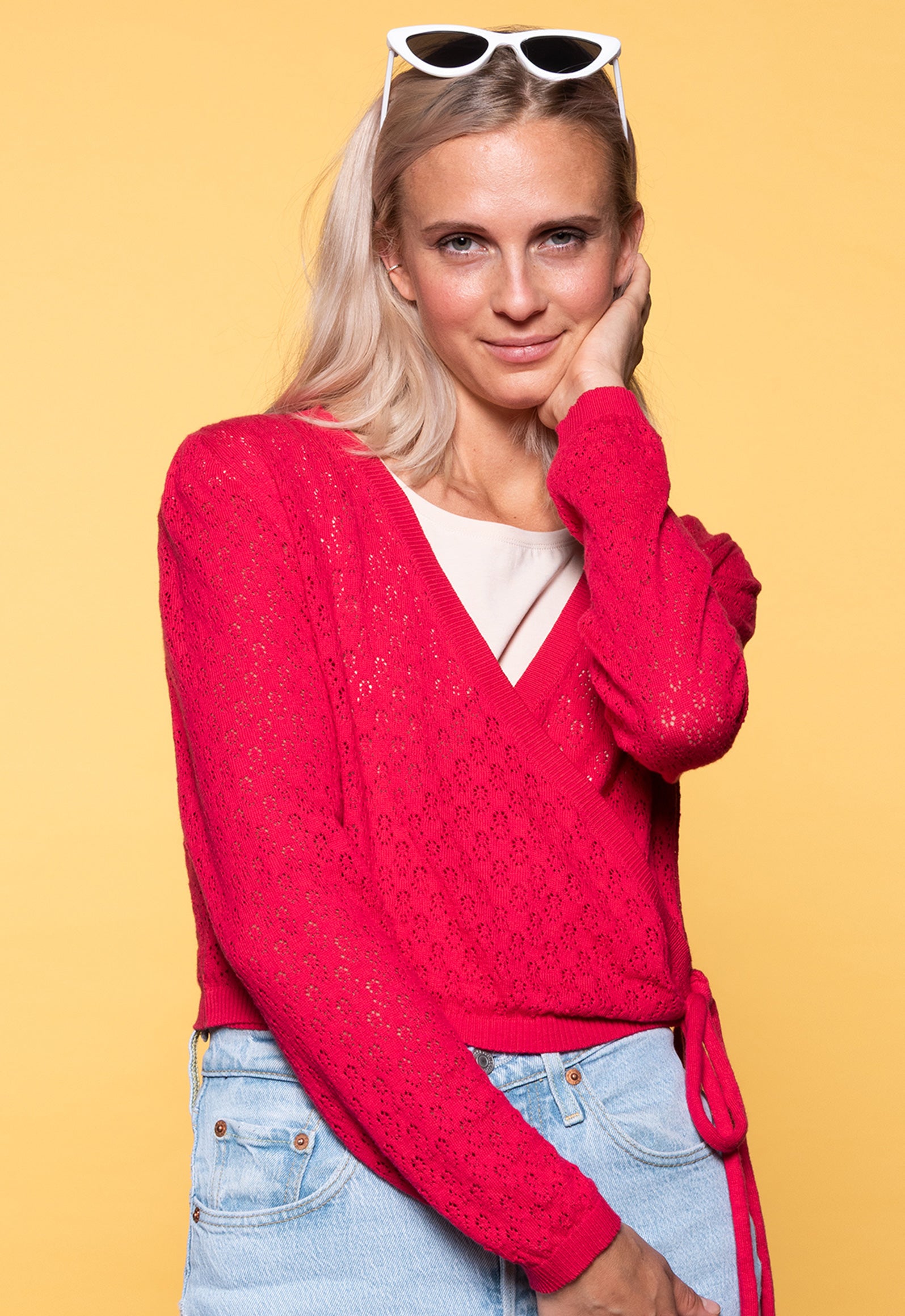 Das Model ist 170 cm groß und trägt Größe M.