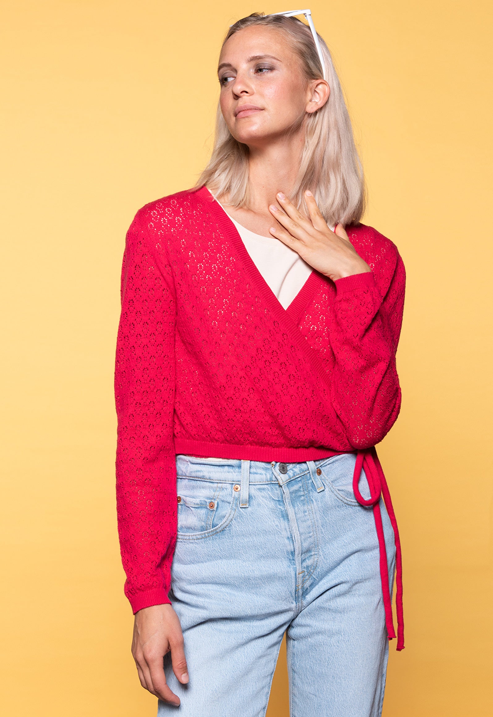 Das Model ist 170 cm groß und trägt Größe M.