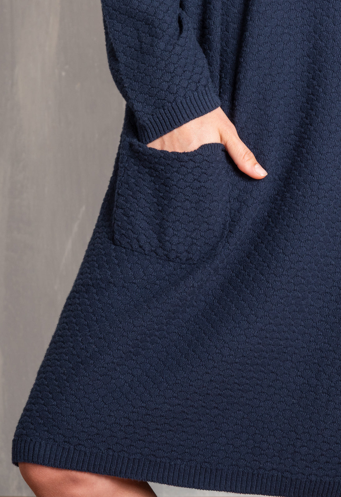 Pevila Dress – Einfarbiges Strickkleid – GOTS-zertifiziert