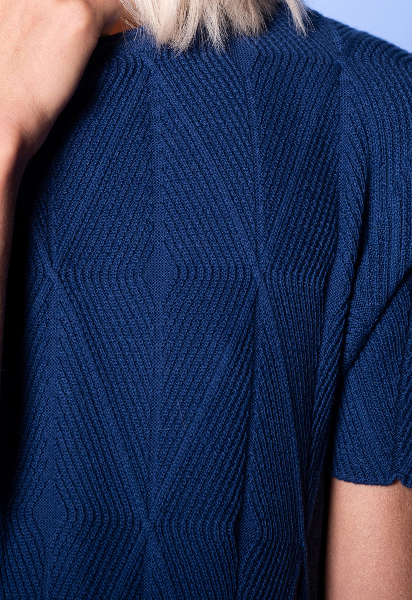 Ravika Dress – Strickkleid aus Bio-Baumwolle mit Rautenmuster