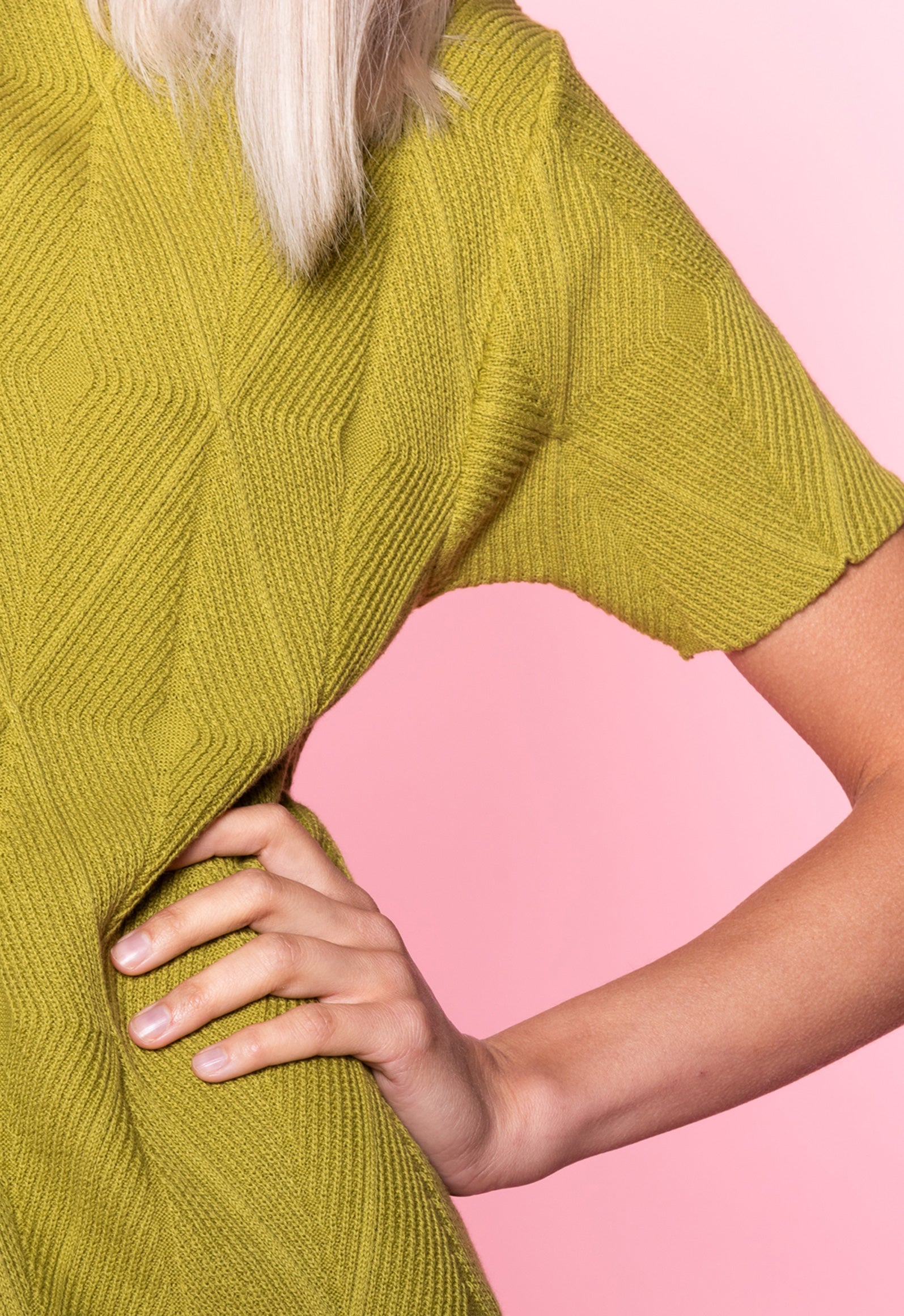 Ravika Dress – Strickkleid aus Bio-Baumwolle mit Rautenmuster