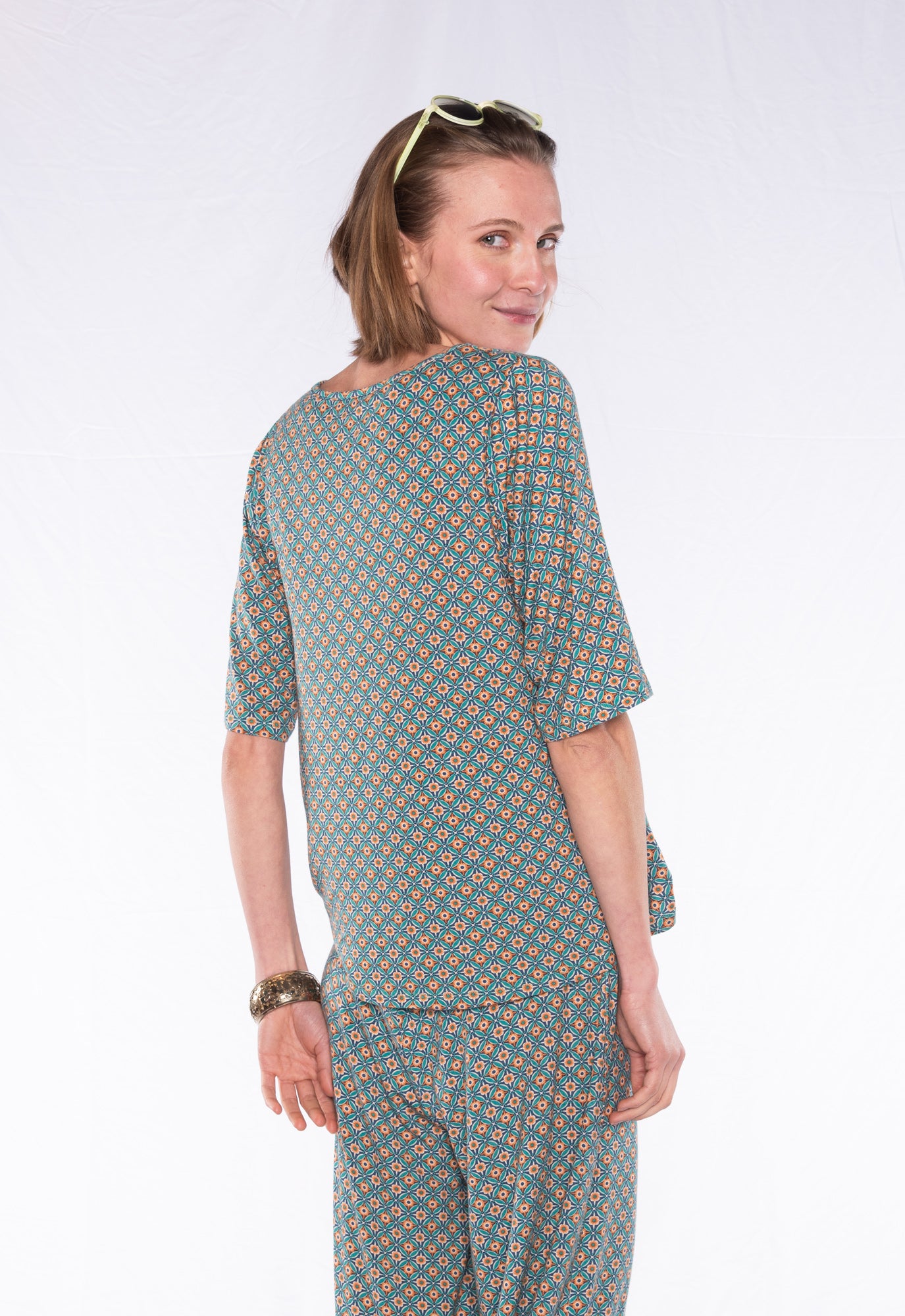 Locker sitzendes Halbarmshirt mit Rundhals-Ausschnitt - S24Top-V2