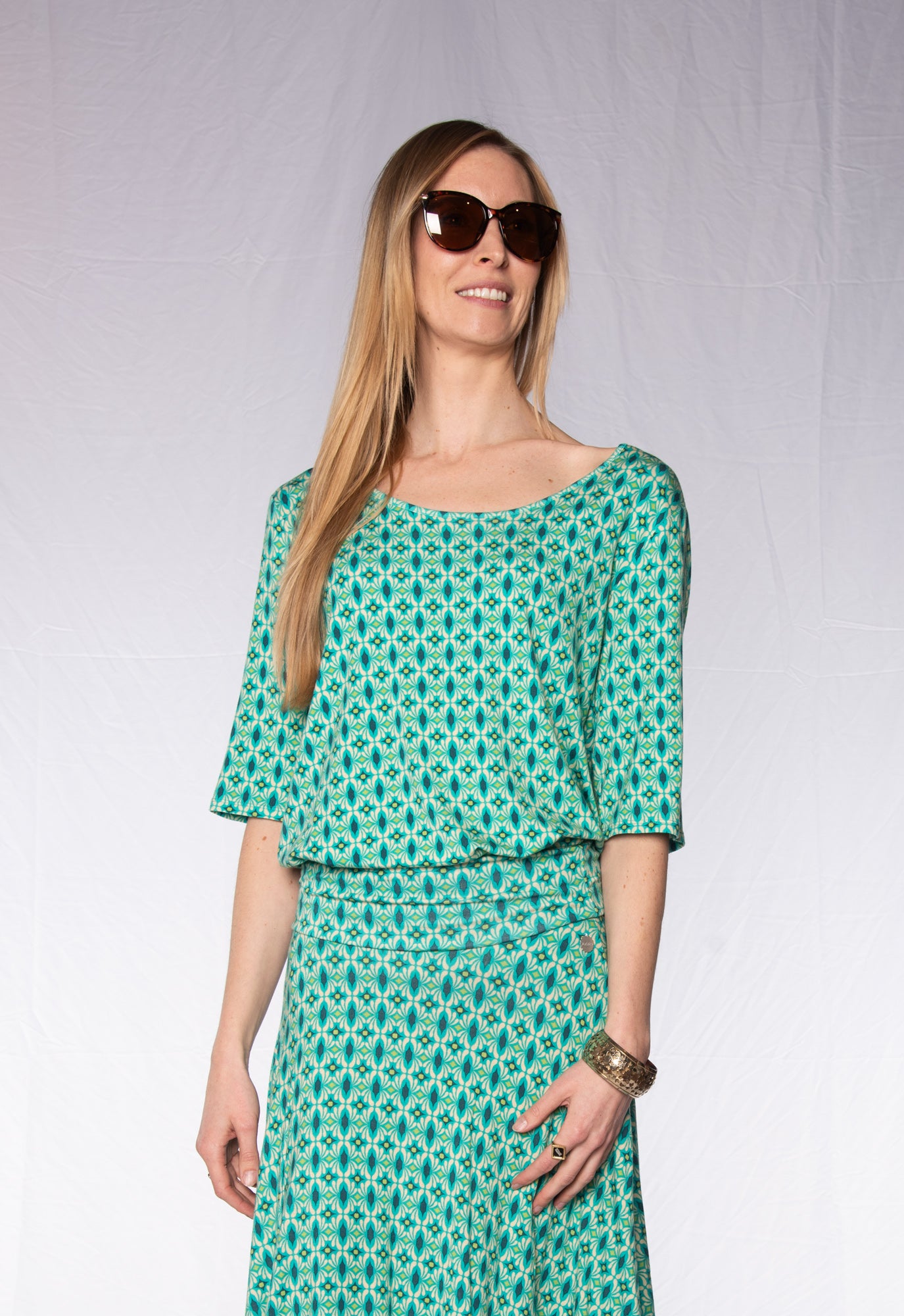 Locker sitzendes Halbarmshirt mit Rundhals-Ausschnitt - S24Top-V2