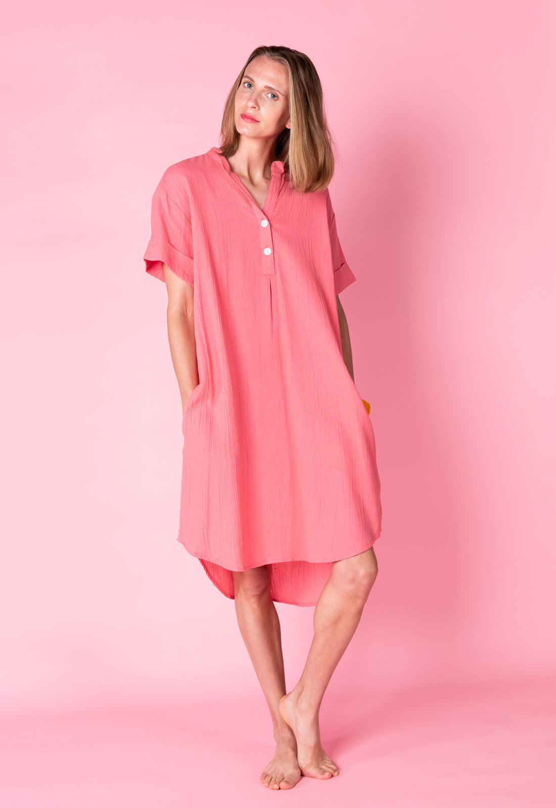 Weit geschnittenes Hemdkleid mit V-Ausschnitt - S25Dress-NC1