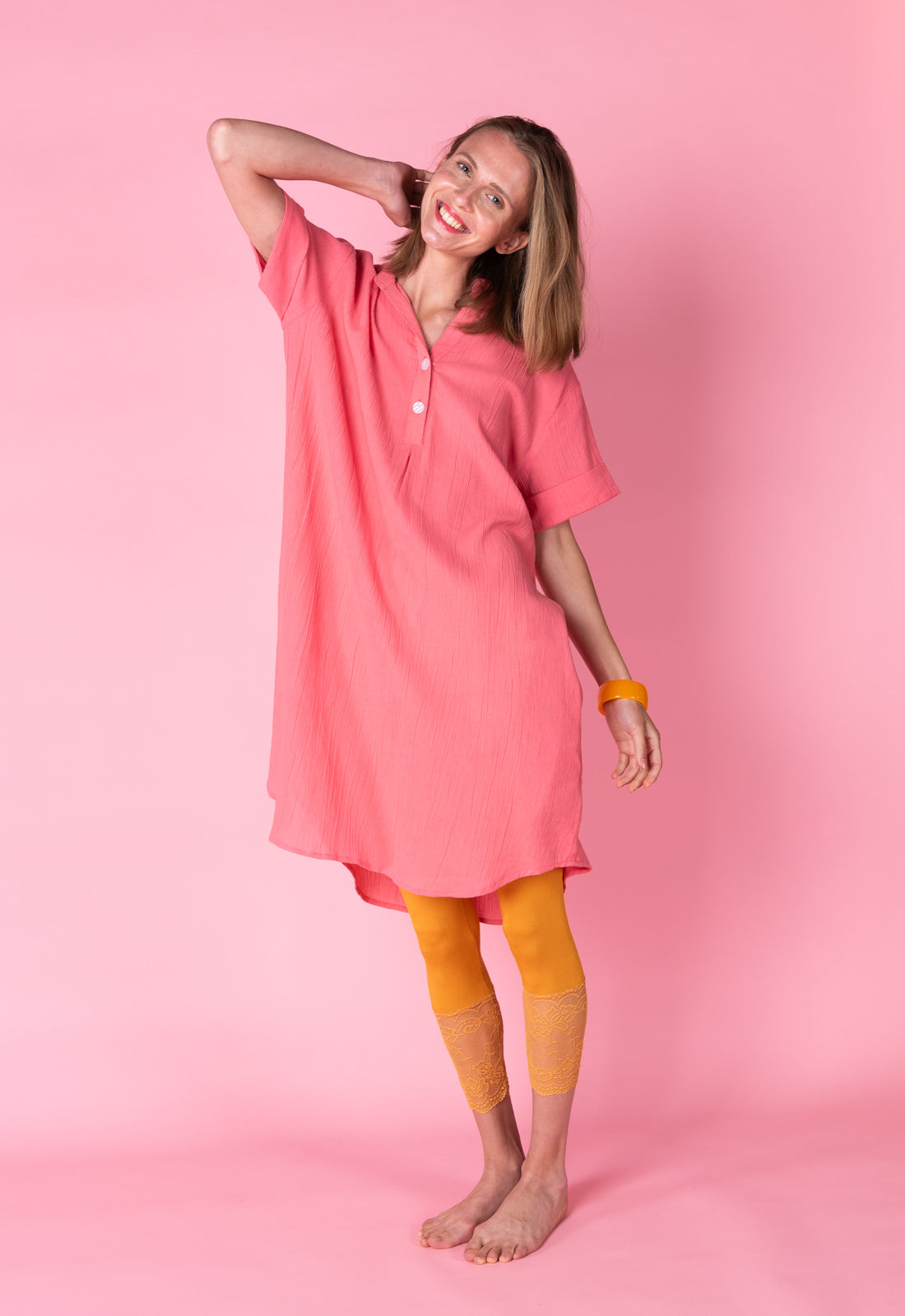 Weit geschnittenes Hemdkleid mit V-Ausschnitt - S25Dress-NC1