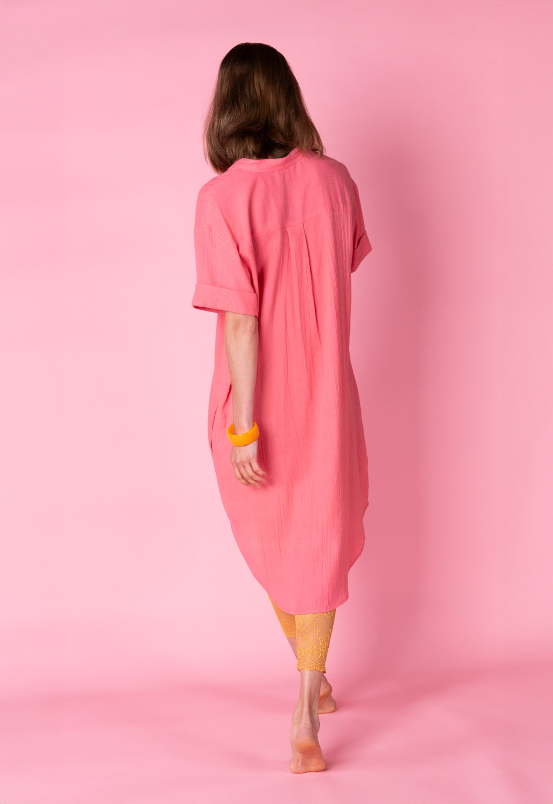 Weit geschnittenes Hemdkleid mit V-Ausschnitt - S25Dress-NC1