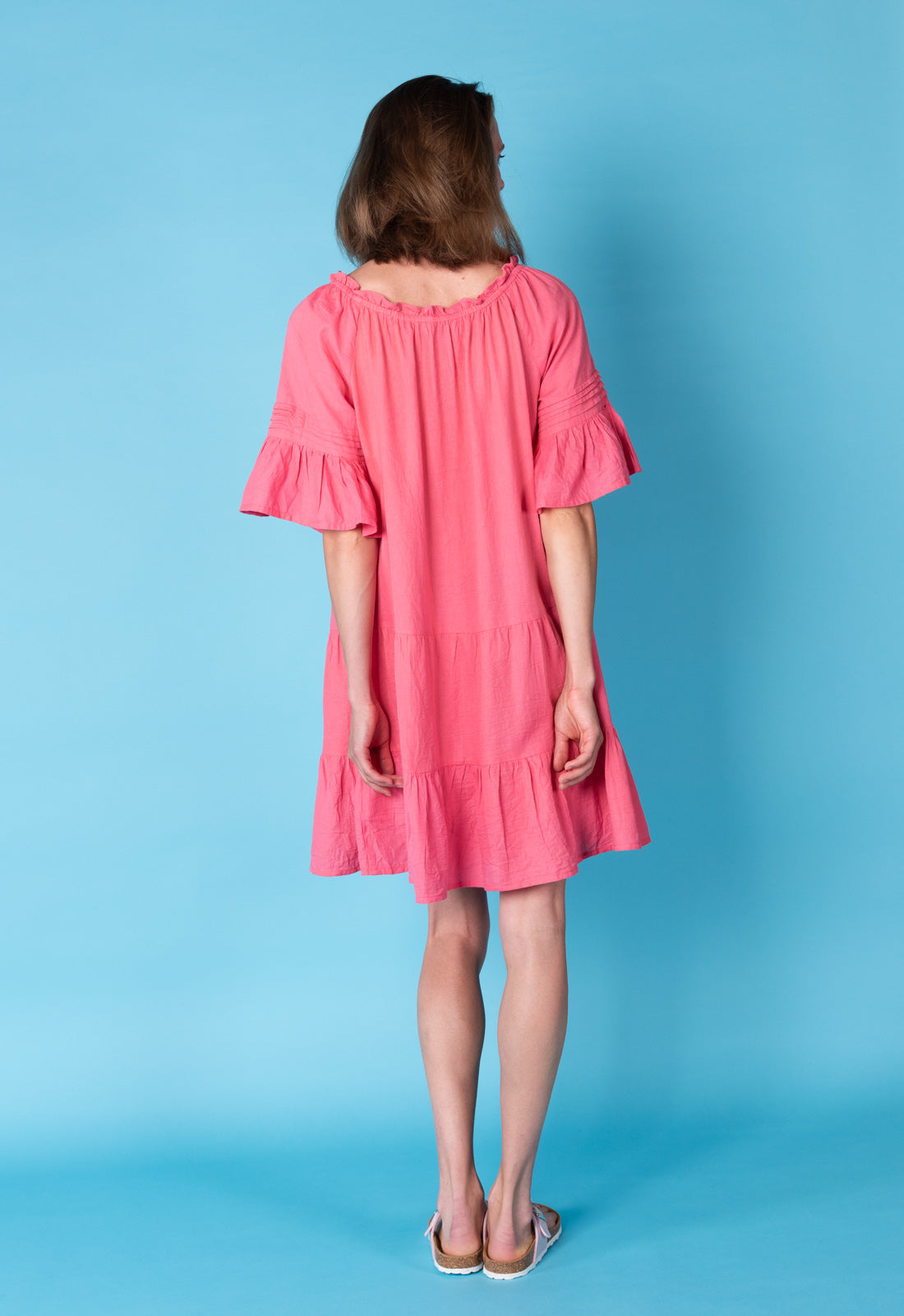 Stufenkleid mit Flügelärmeln und Bindedetail - S25Dress-NC3