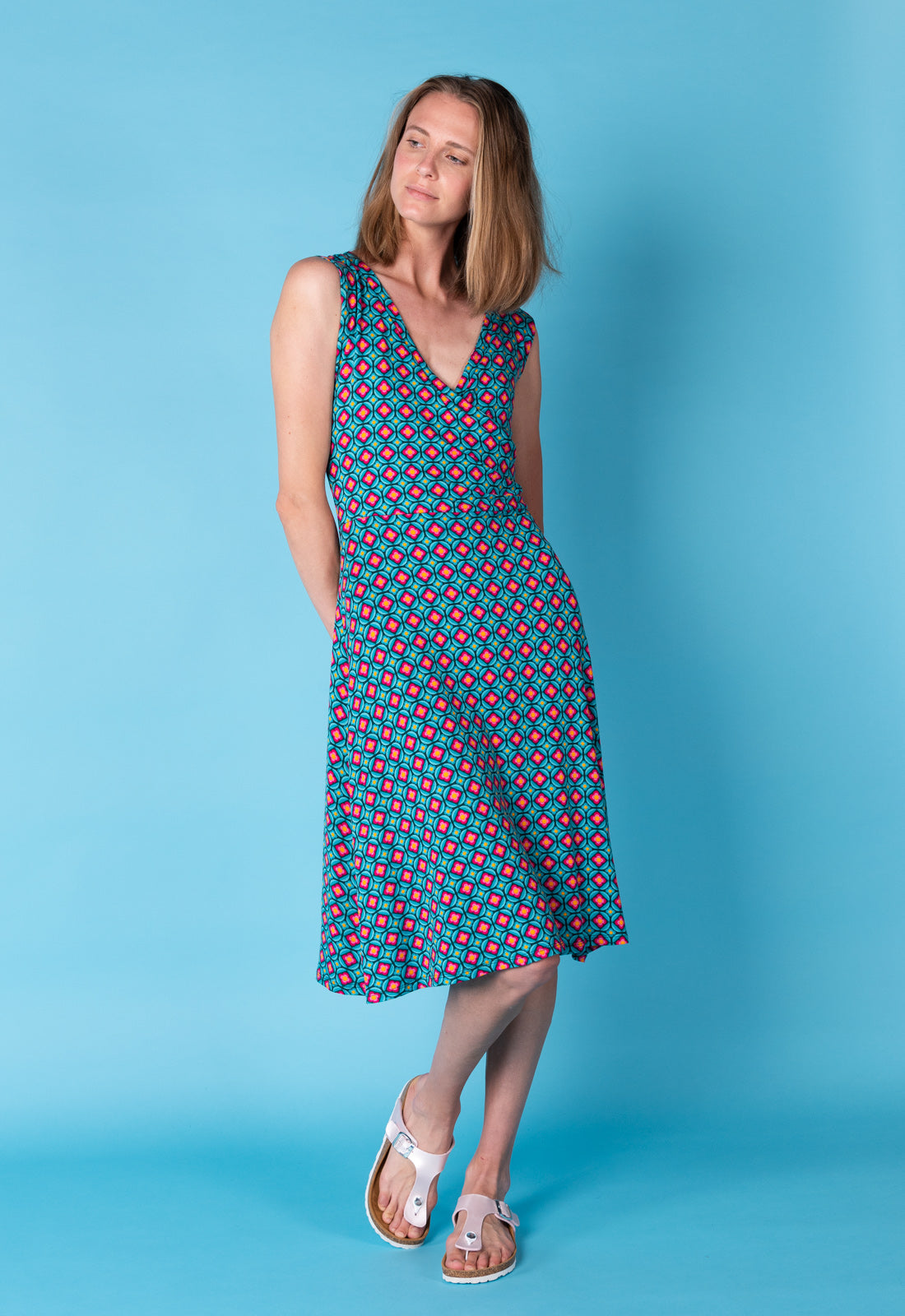 Wickelkleid-Illusion mit V-Ausschnitt - S25Dress-V4
