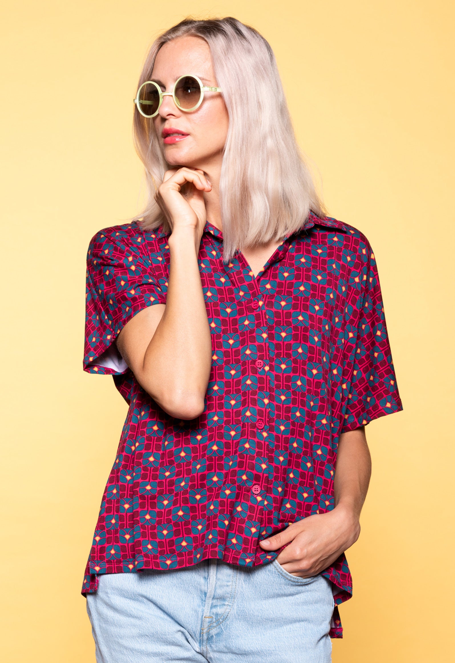 Das Model ist 170 cm groß und trägt Größe M.
