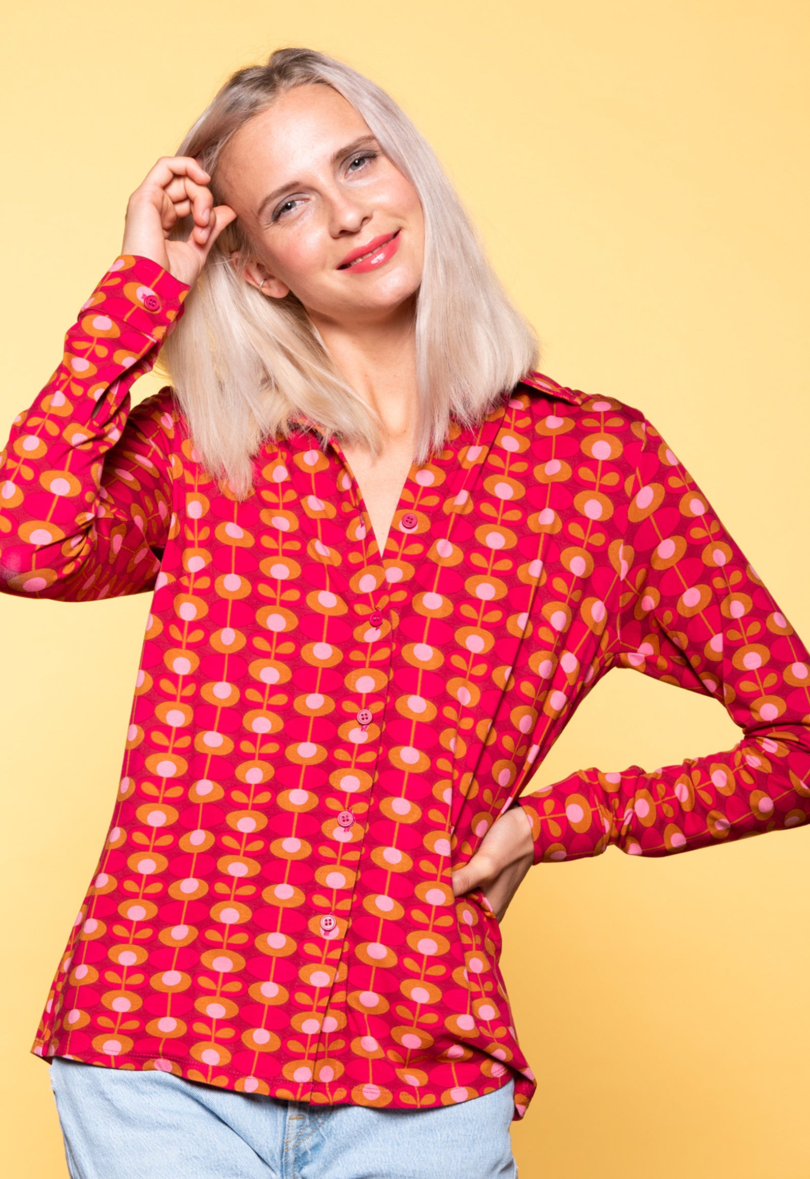 Das Model ist 170 cm groß und trägt Größe M.
