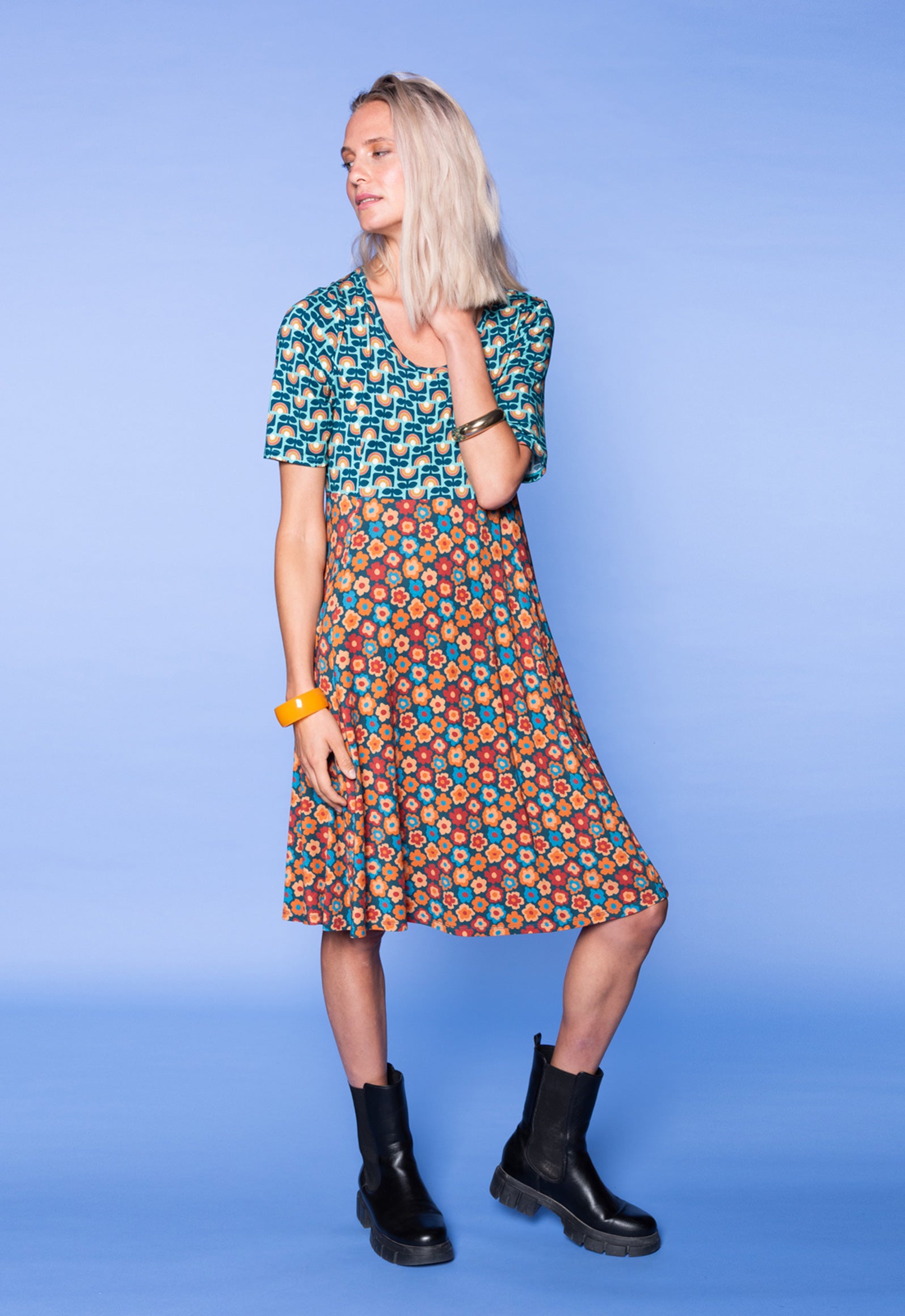 S26Candy Dress – Figurbetontes Viskosekleid mit Print-Mix