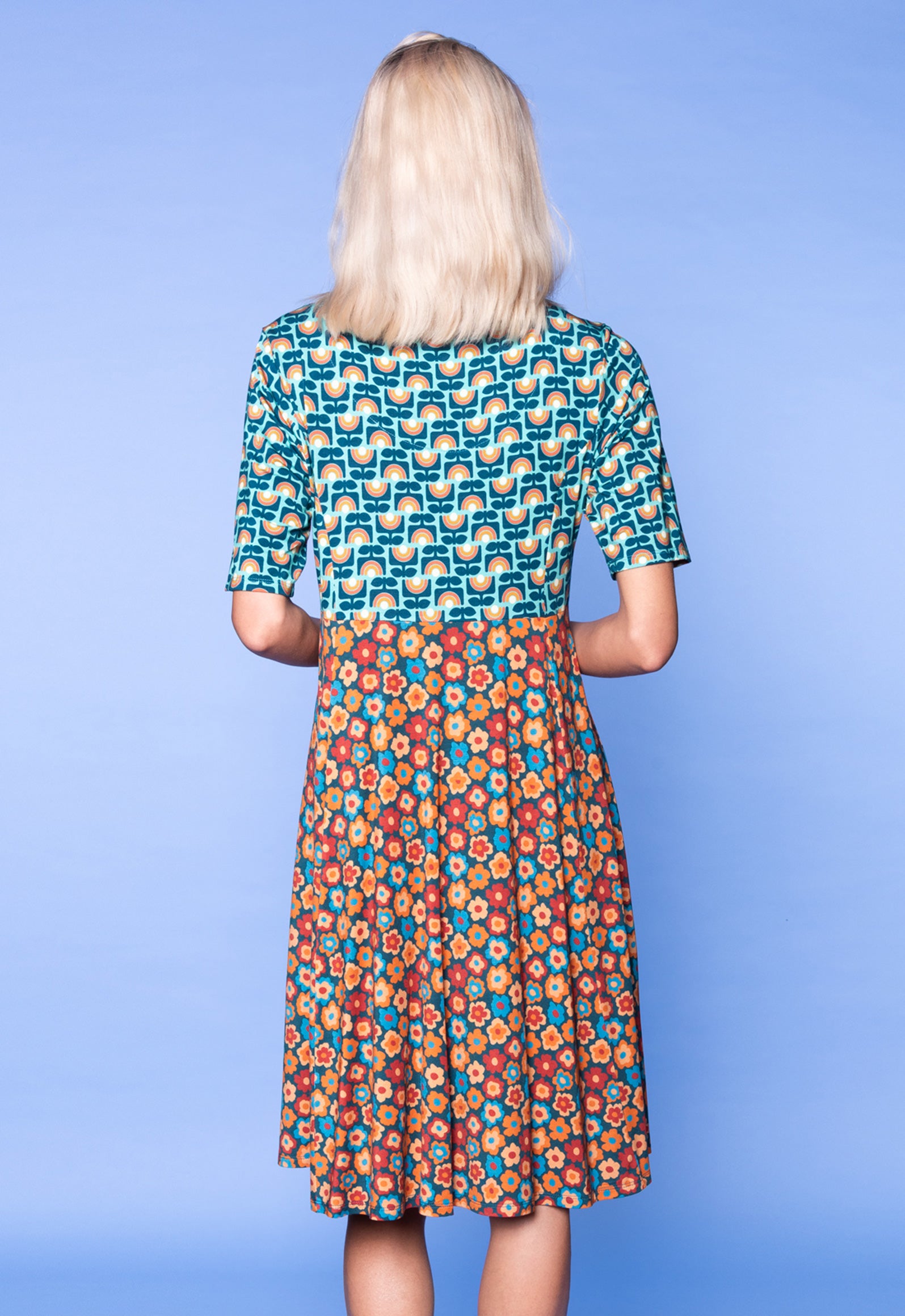 S26Candy Dress – Figurbetontes Viskosekleid mit Print-Mix