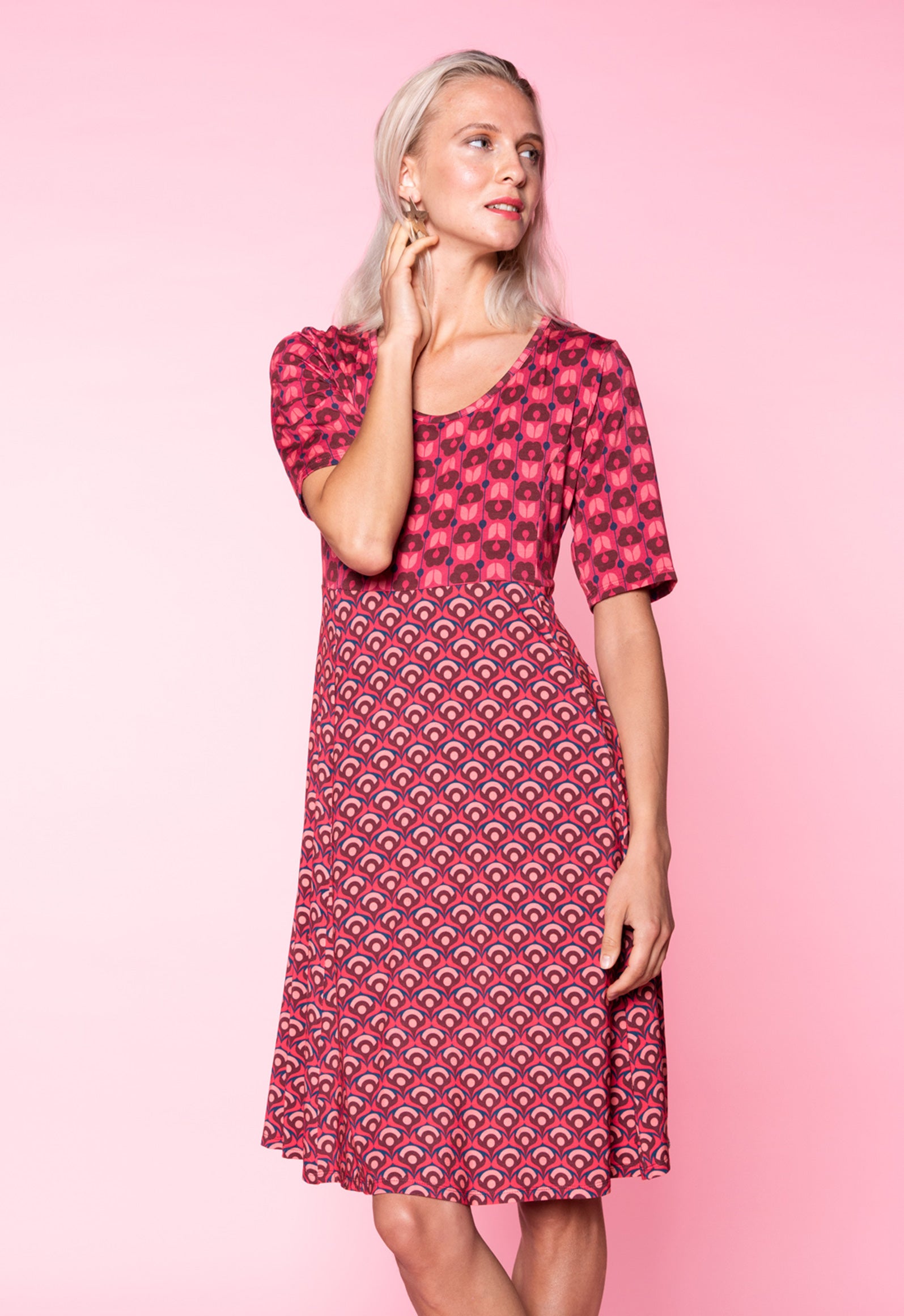 S26Candy Dress – Figurbetontes Viskosekleid mit Print-Mix