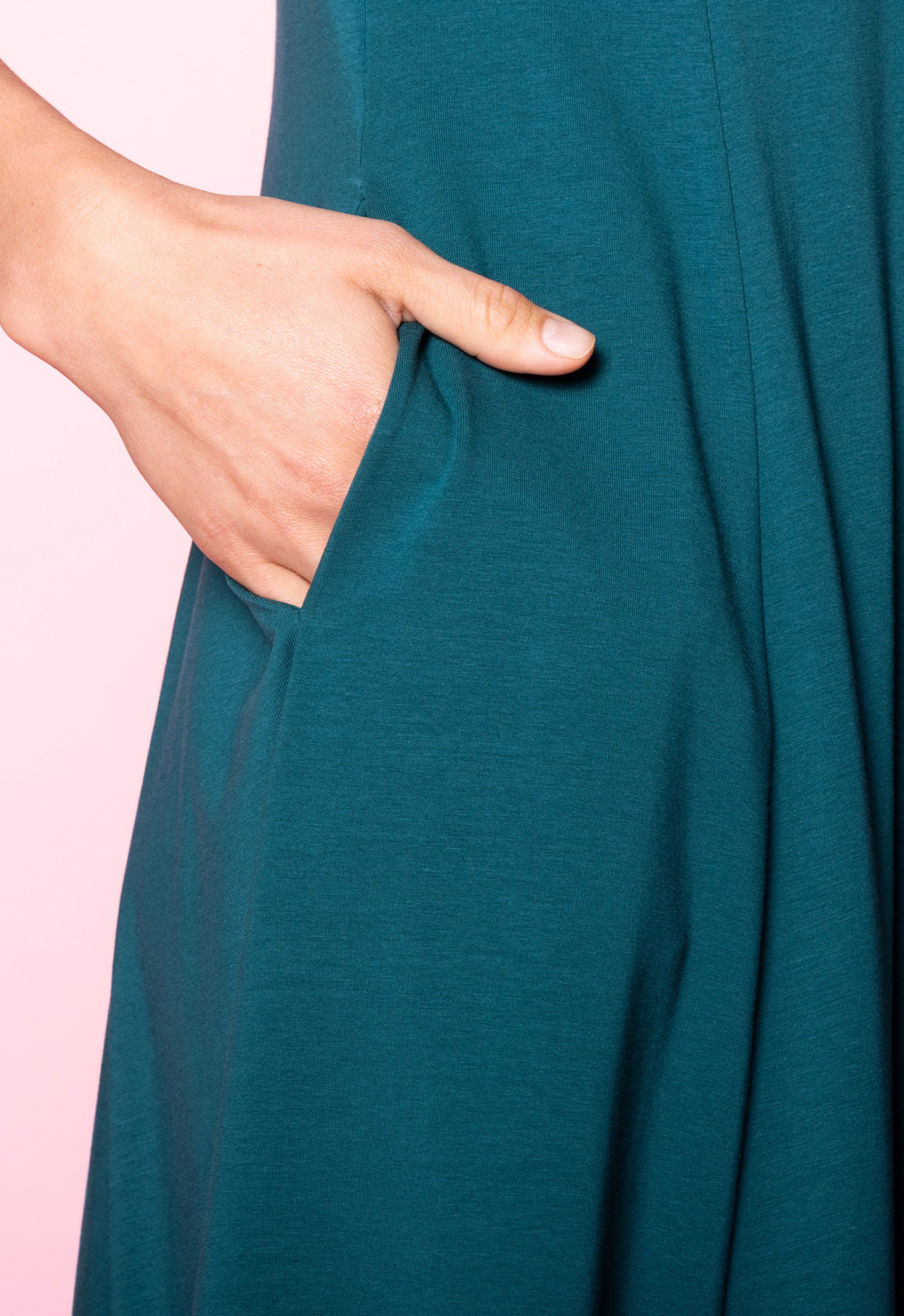 S26Dress-G1 – Langes Bio-Baumwollkleid mit schwingendem Rock