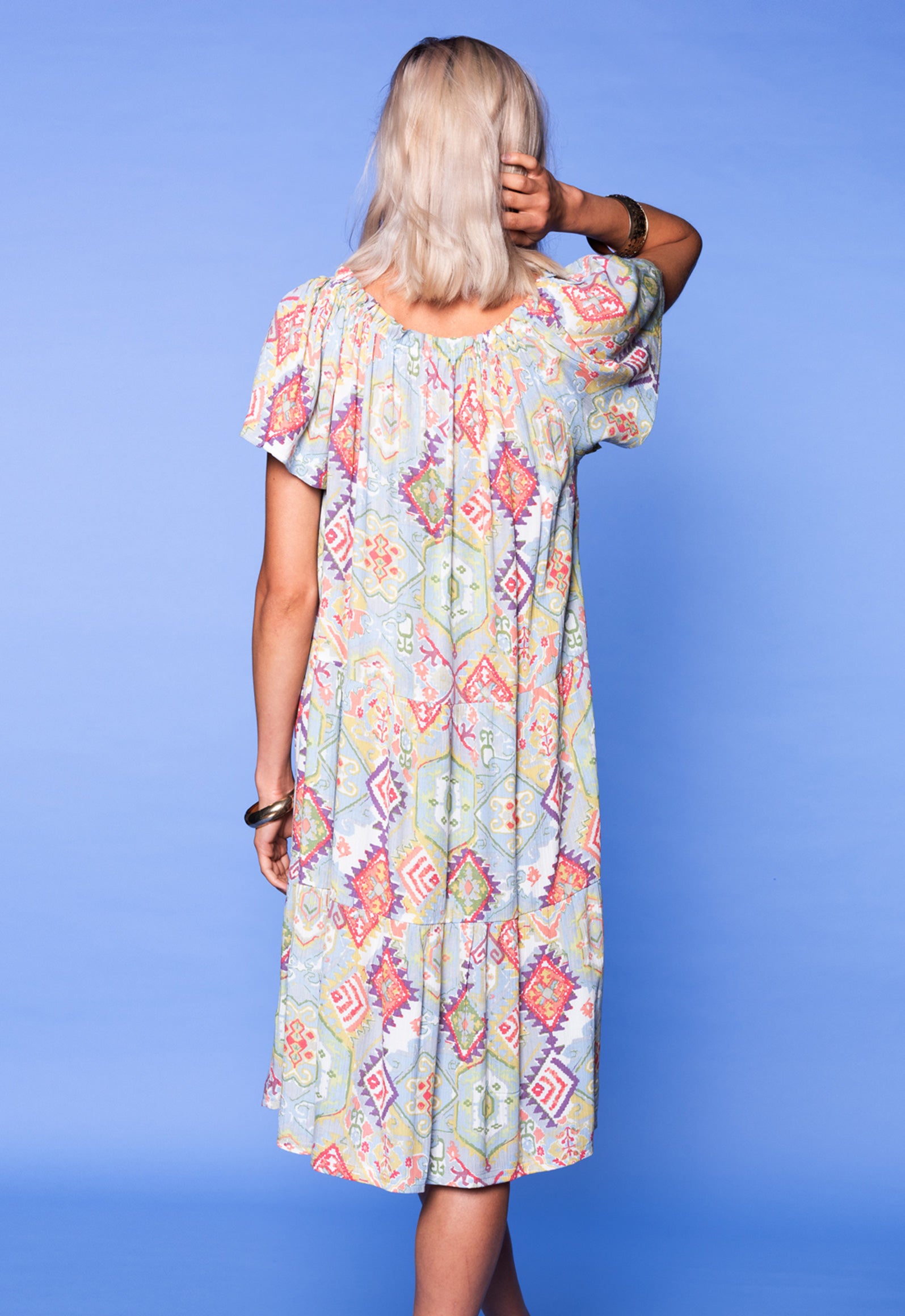 S26Dress-PR1 – Weites Stufenkleid aus 100 % Upcycled Rayon