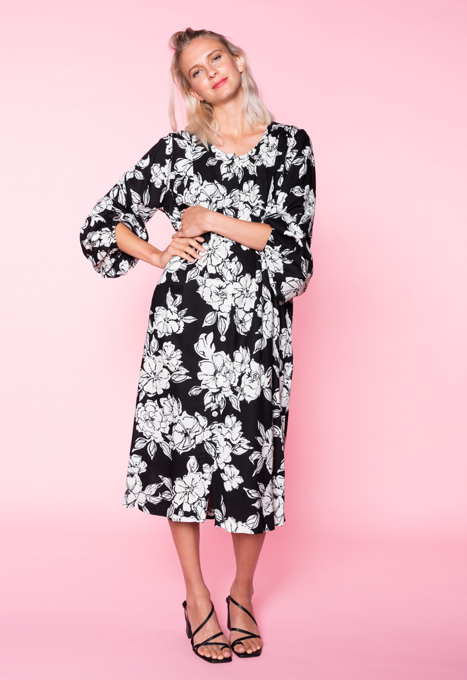 S26Dress-PR2 – Weites Kleid mit Ballonärmeln aus 100 % Upcycled Rayon