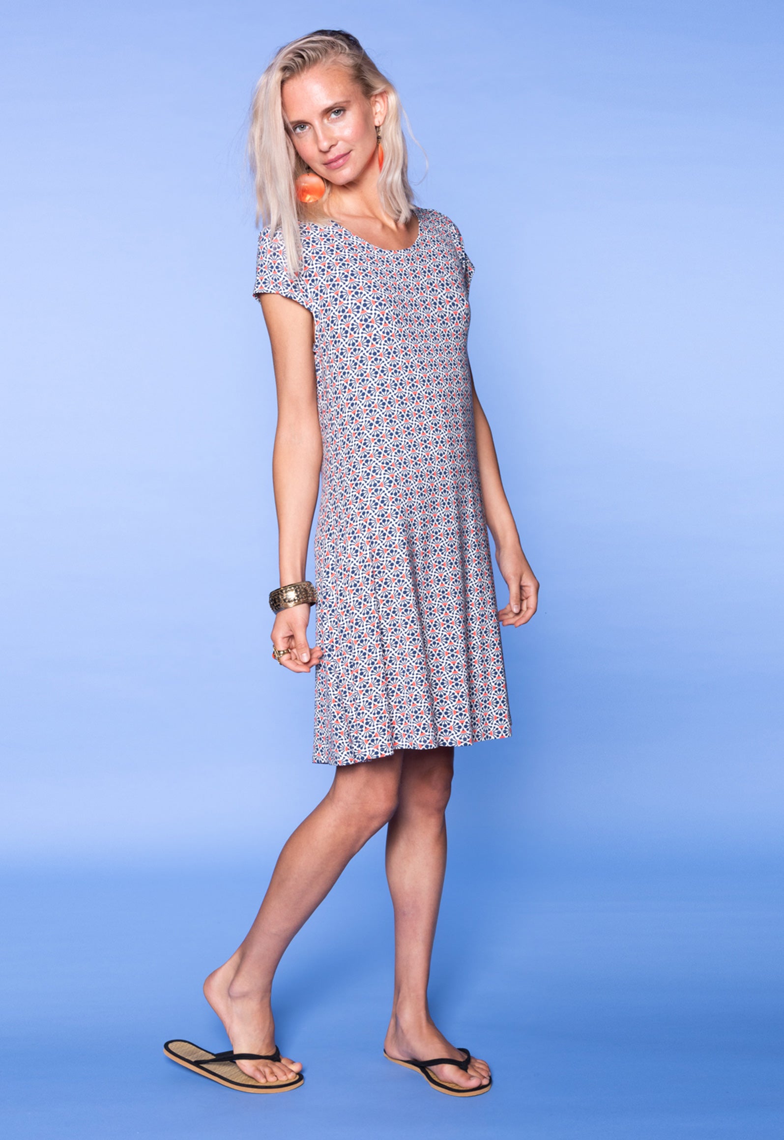 S26Dress-V2 – Kurzarmkleid mit Rundhalsausschnitt und Flügelärmeln