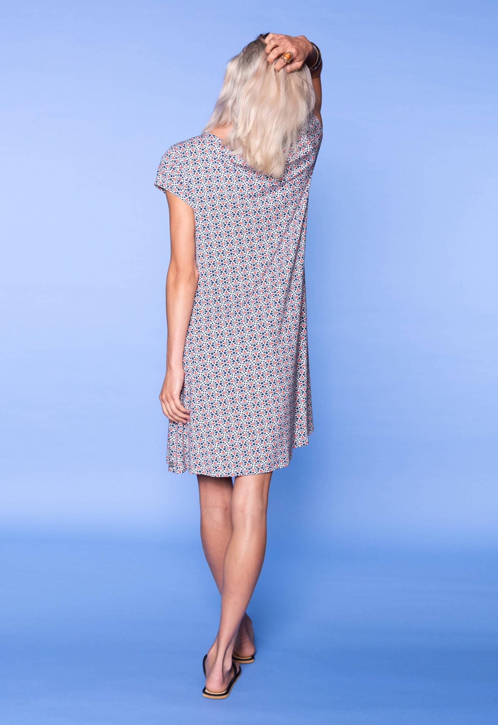 S26Dress-V2 – Kurzarmkleid mit Rundhalsausschnitt und Flügelärmeln