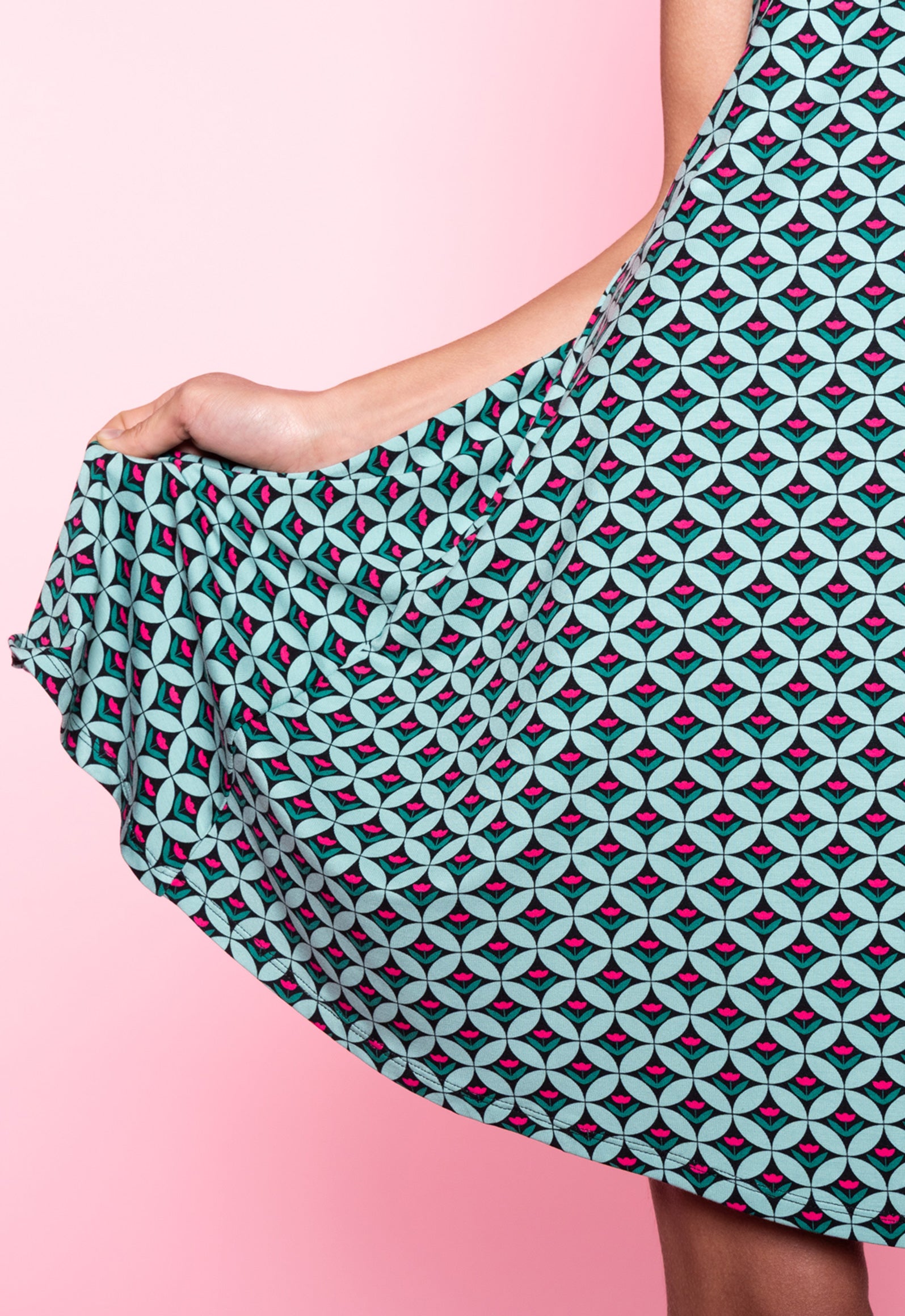 S26Dress-V2 – Kurzarmkleid mit Rundhalsausschnitt und Flügelärmeln