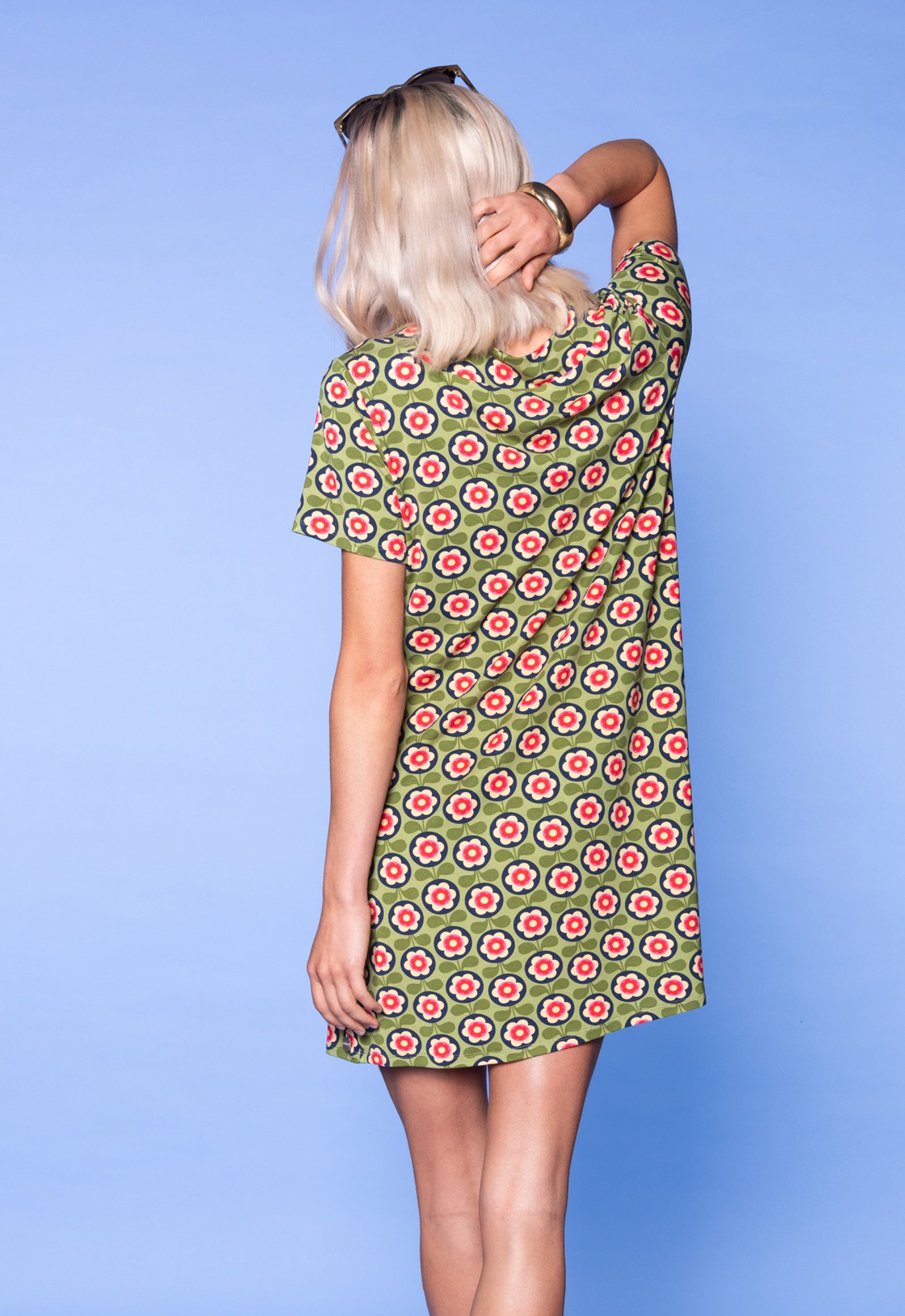 S26Dress-V3 – Kurzarmkleid mit Falte und Rundhalsausschnitt