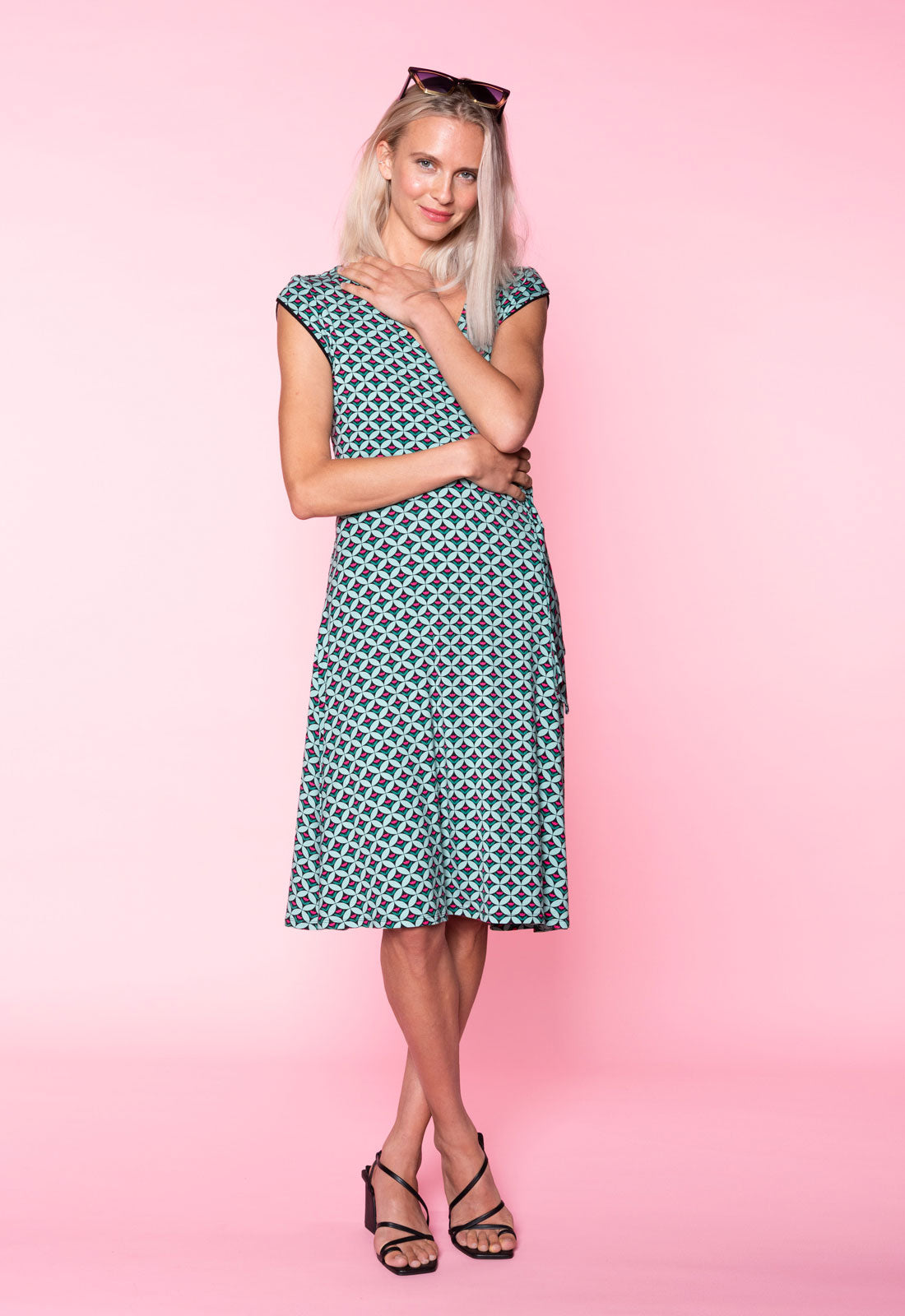 S26Dress-V4 – Kleid in Wickel-Optik mit V-Ausschnitt