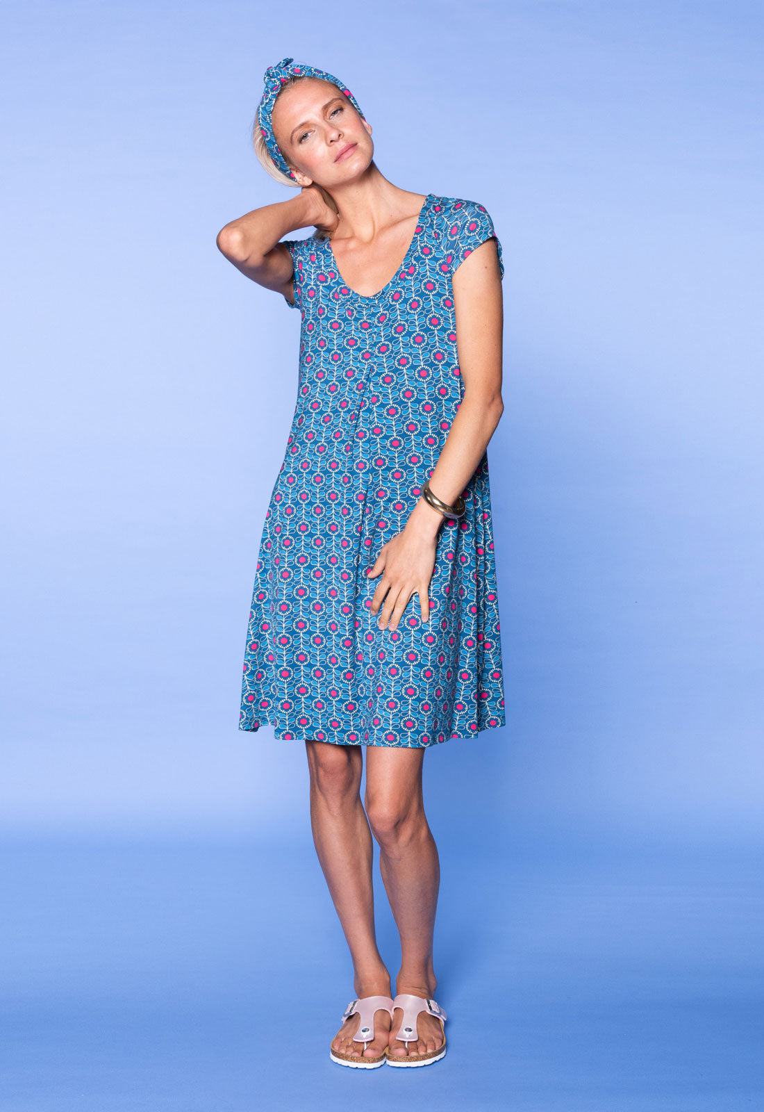 S26Dress-V5 – Kurzarmkleid mit Falte und Rundhalsausschnitt