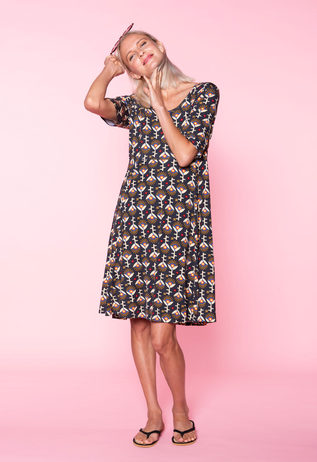 S26Dress-V7 – Kurzarmkleid mit Prinzessnaht und schwingendem Rock