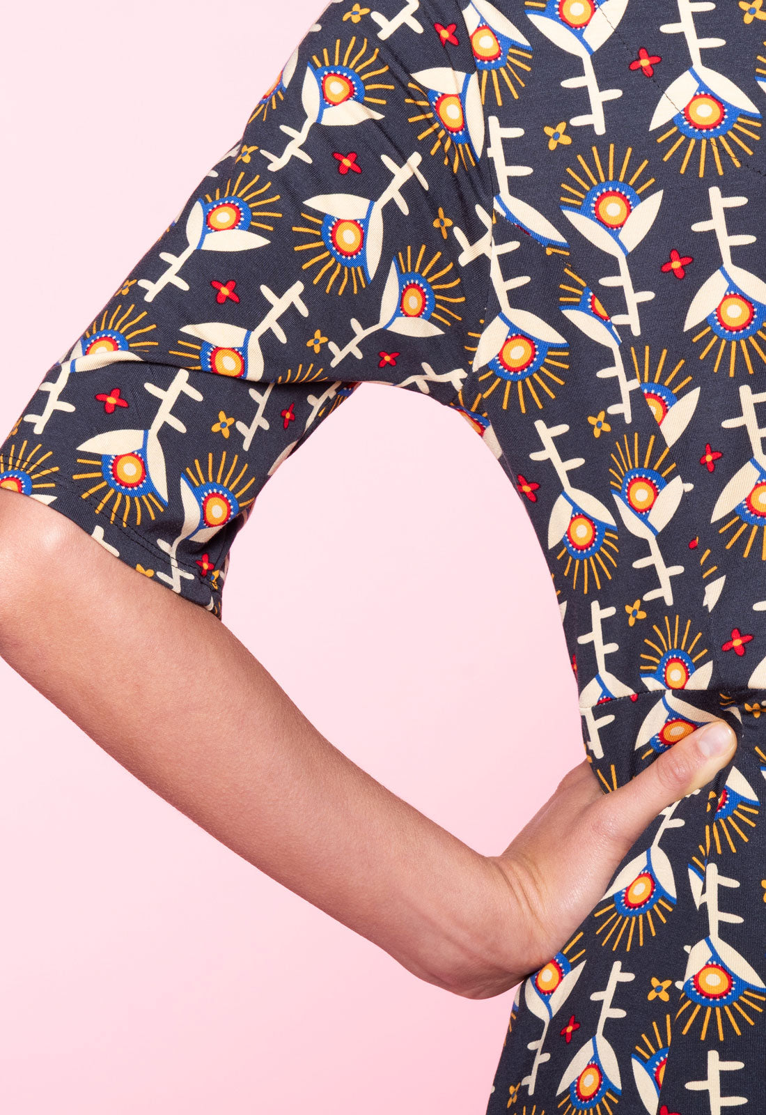 S26Dress-V7 – Kurzarmkleid mit Prinzessnaht und schwingendem Rock