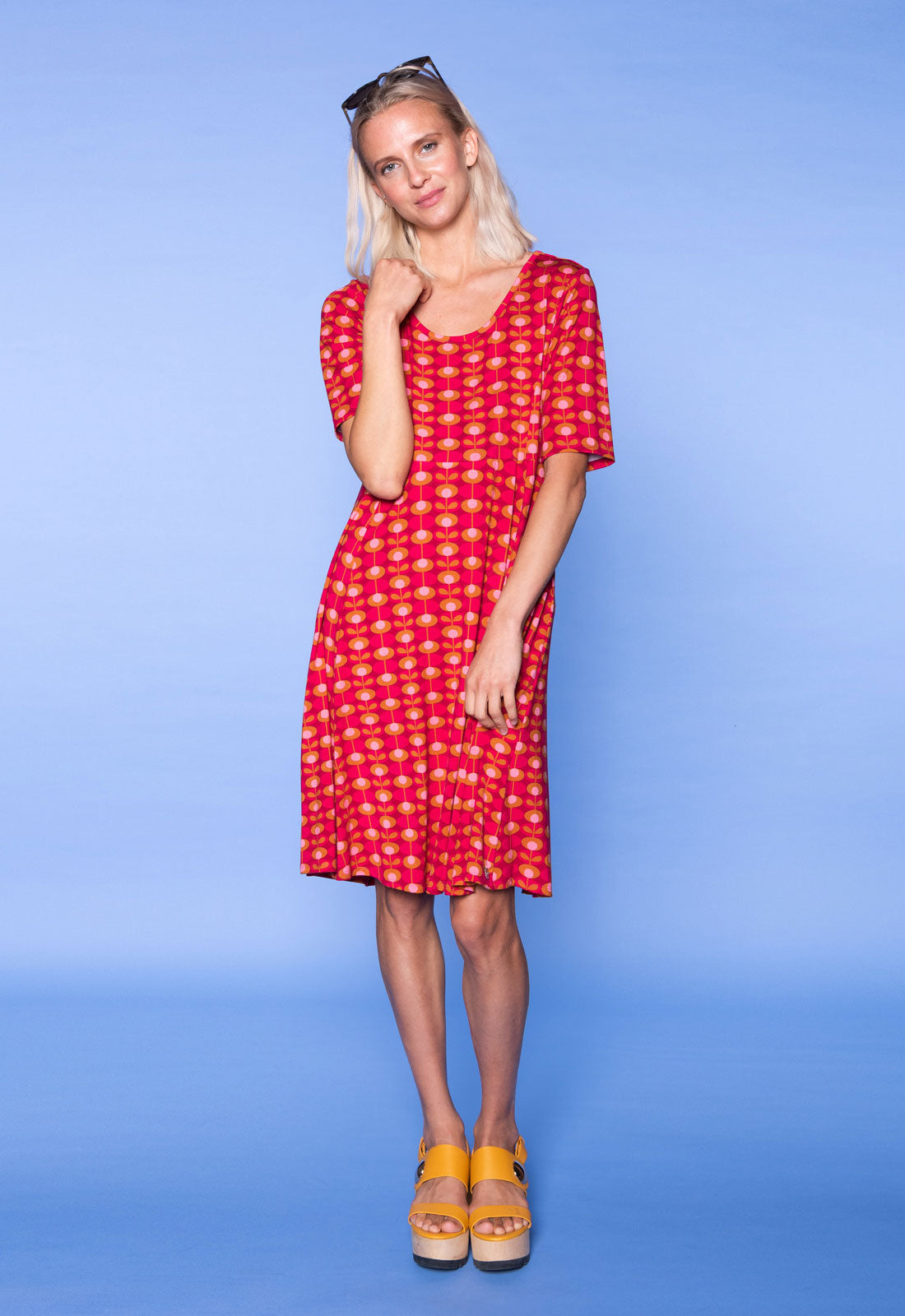 S26Dress-V7 – Kurzarmkleid mit Prinzessnaht und schwingendem Rock