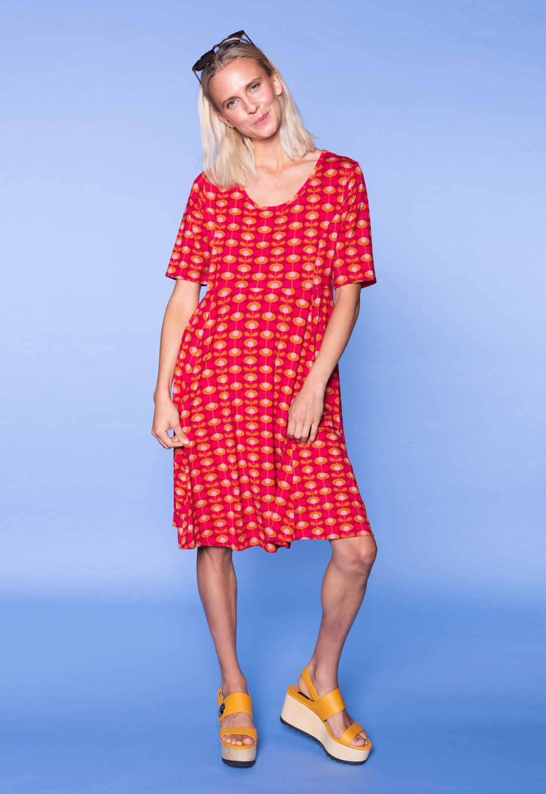 S26Dress-V7 – Kurzarmkleid mit Prinzessnaht und schwingendem Rock