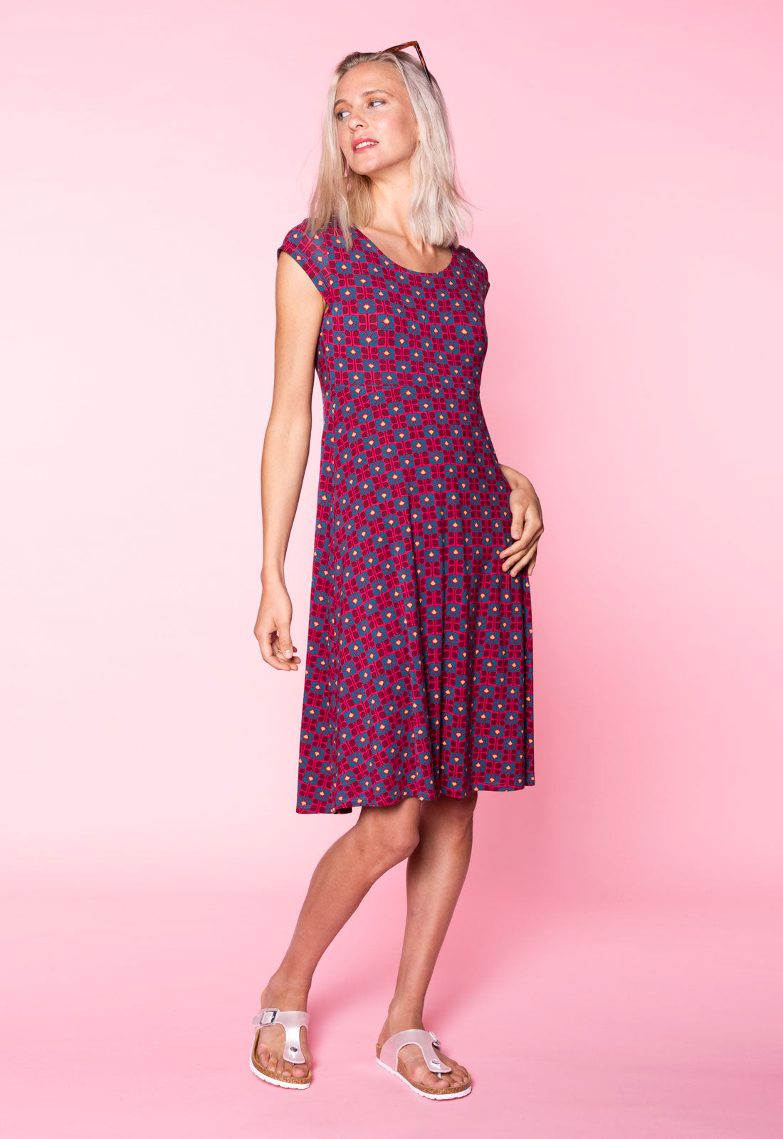 Das Model ist 170 cm groß und trägt Größe M.