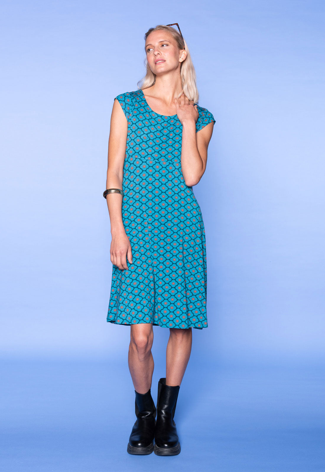 Das Model ist 170 cm groß und trägt Größe M.