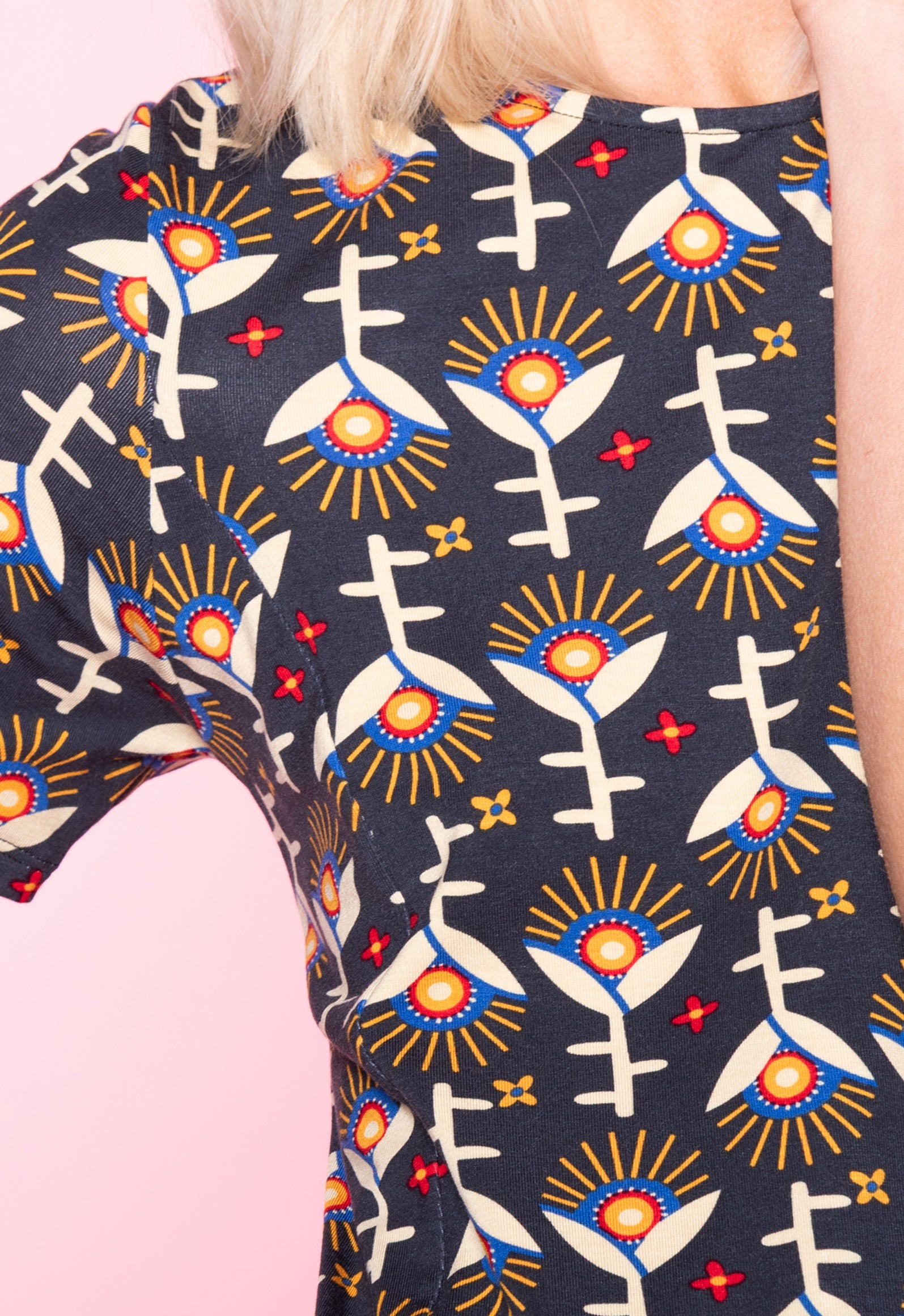 S26Dress-V9 – Langes Kleid mit figurbetontem Oberteil und weitem Rock