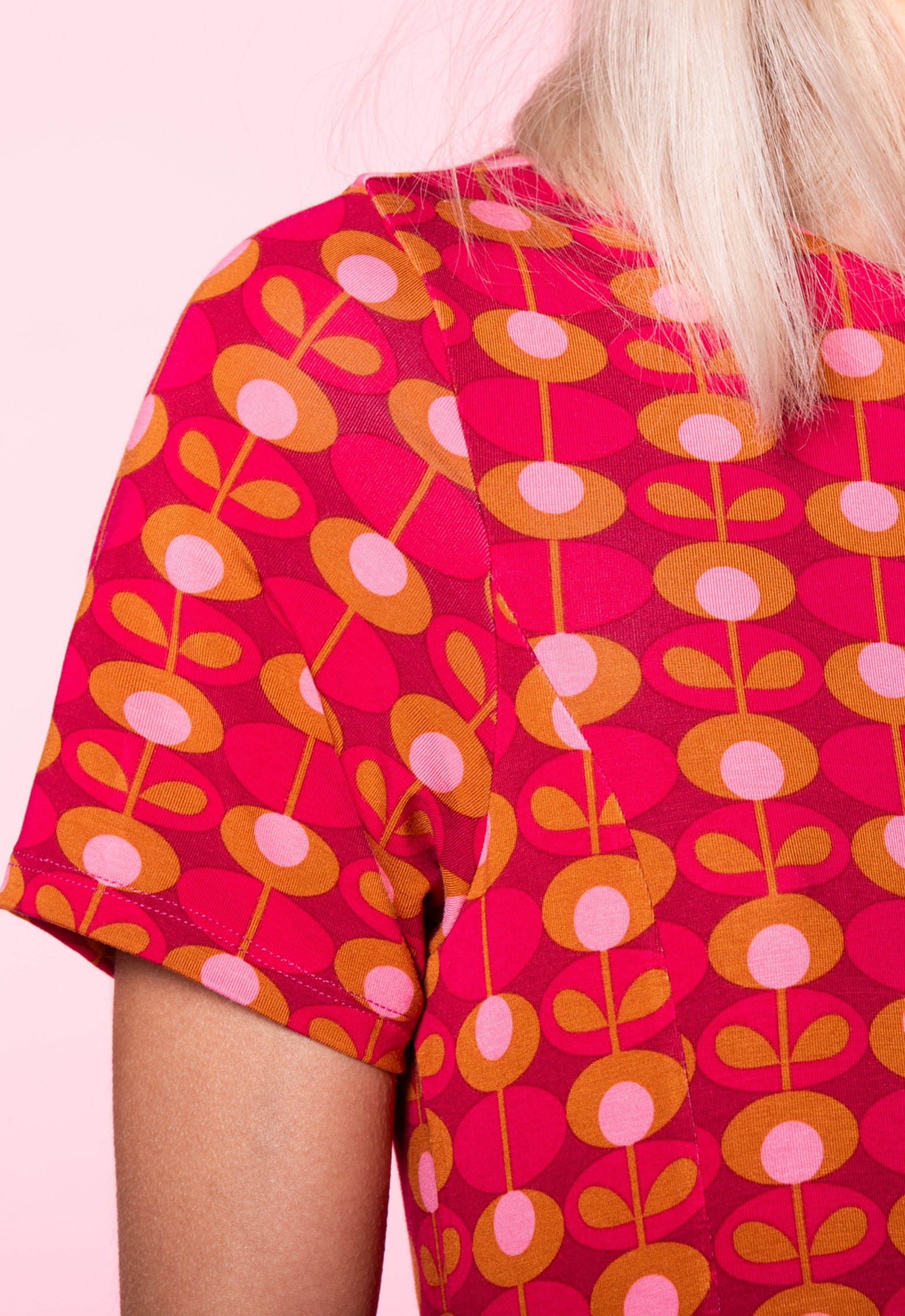 S26Dress-V9 – Langes Kleid mit figurbetontem Oberteil und weitem Rock