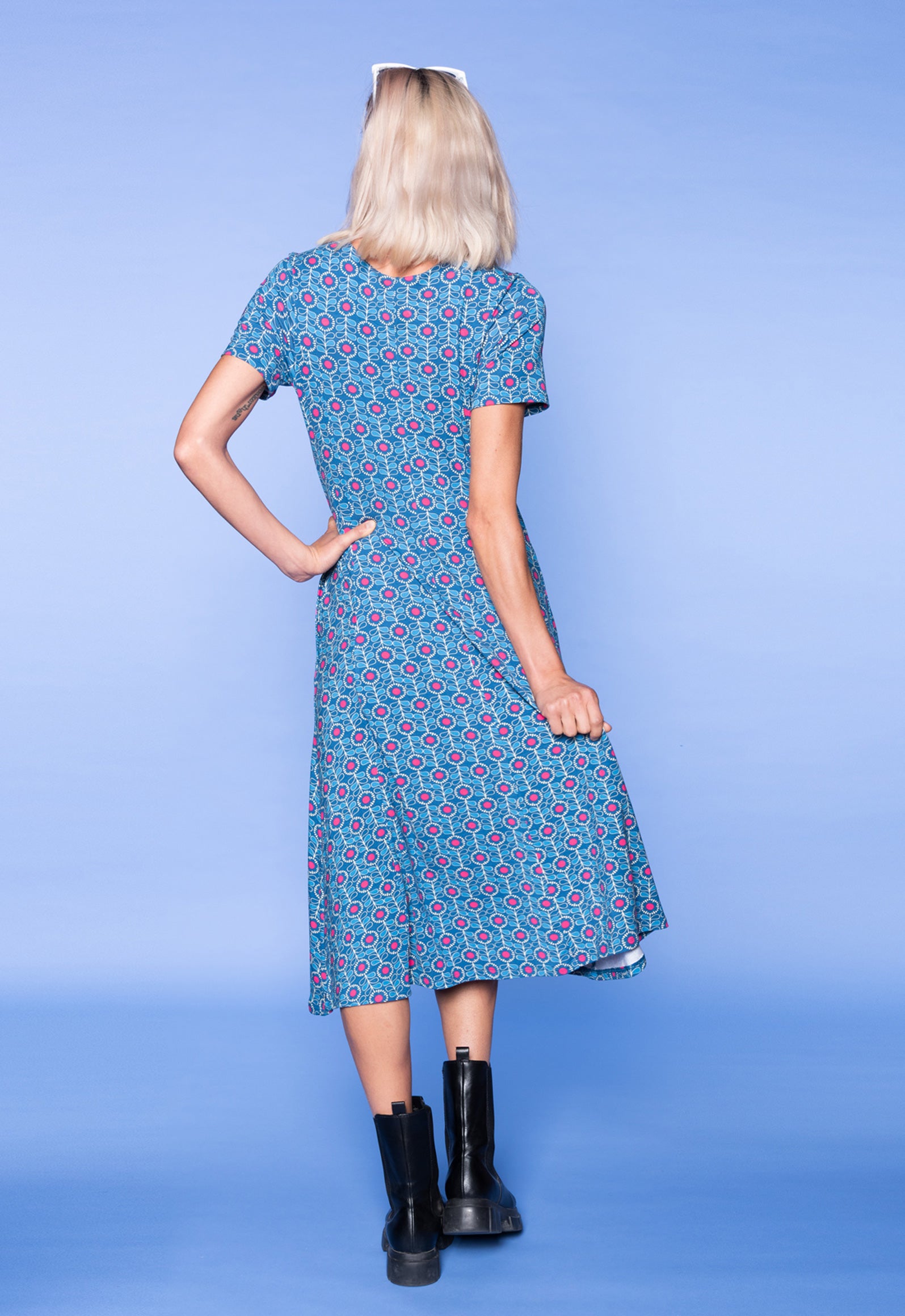 S26Dress-V9 – Langes Kleid mit figurbetontem Oberteil und weitem Rock