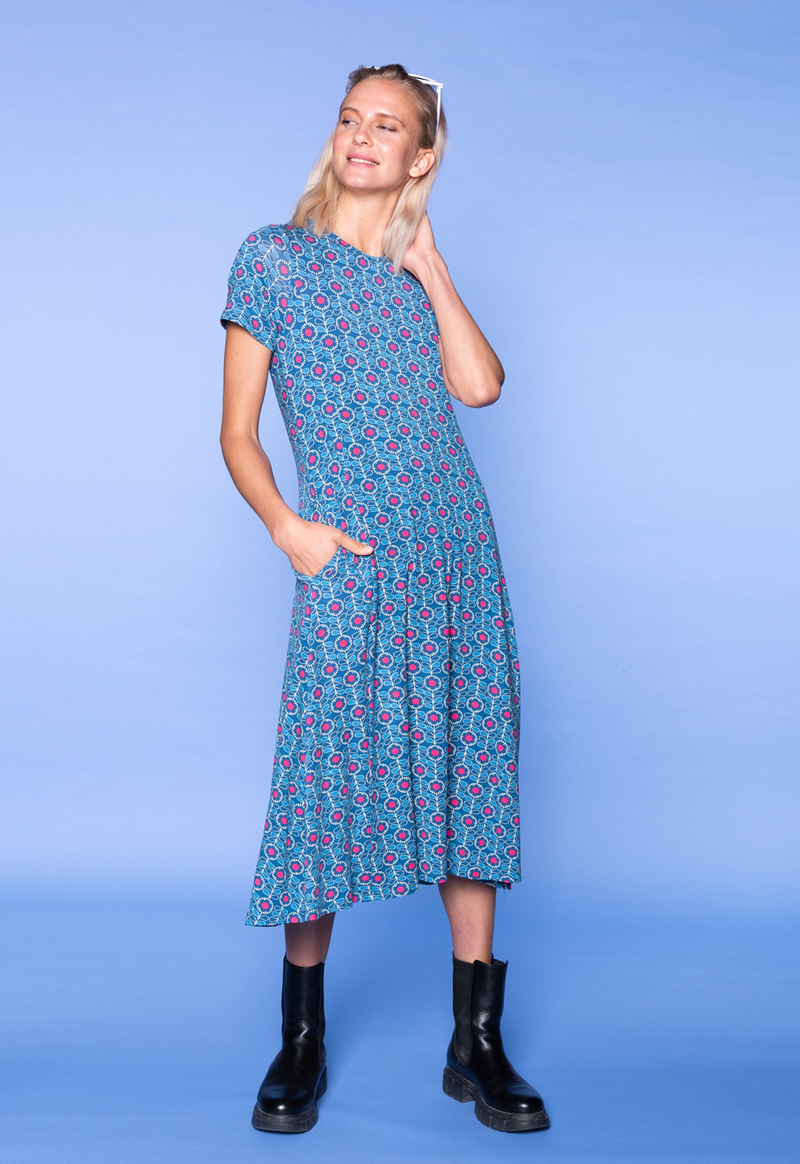 S26Dress-V9 – Langes Kleid mit figurbetontem Oberteil und weitem Rock