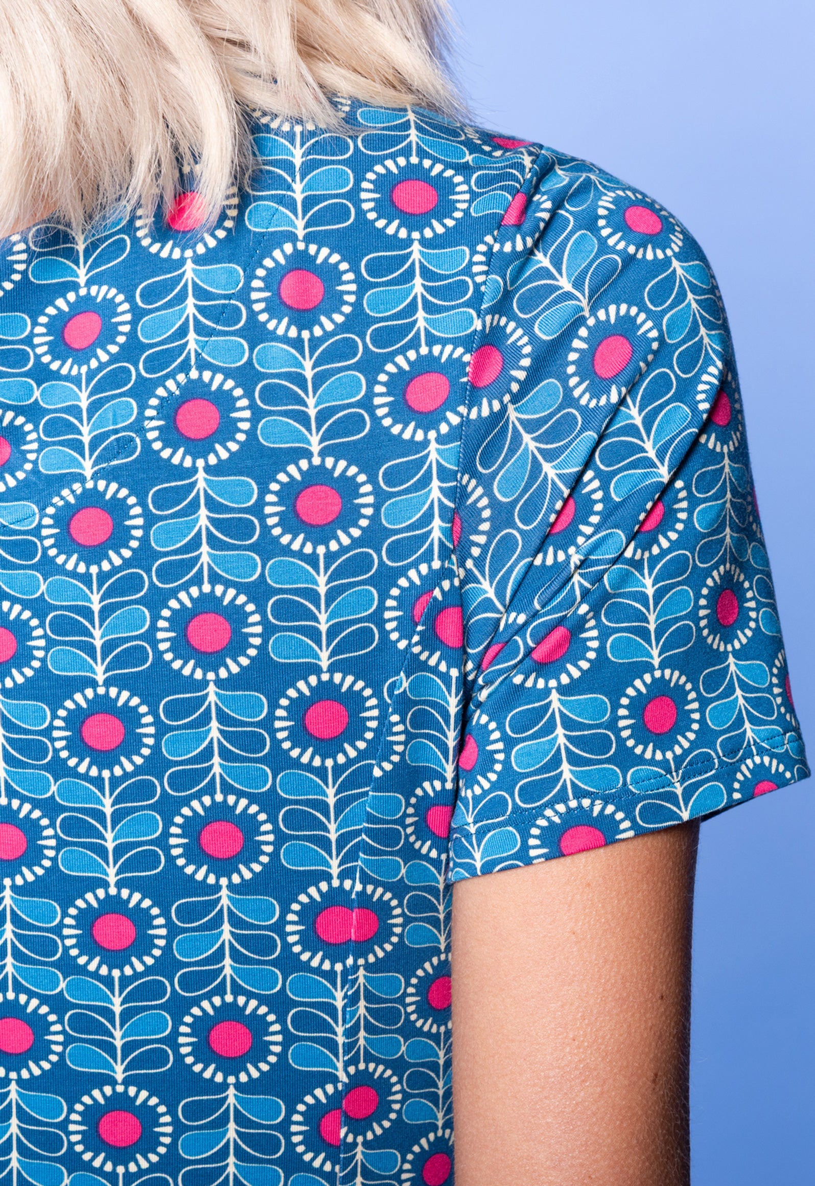 S26Dress-V9 – Langes Kleid mit figurbetontem Oberteil und weitem Rock