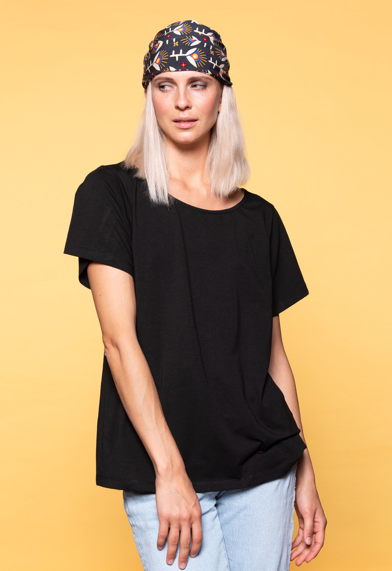 Das Model ist 170 cm groß und trägt Größe M.