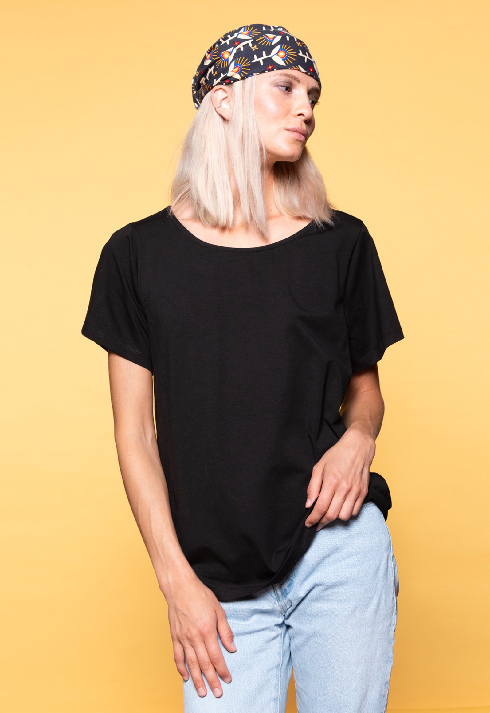 Das Model ist 170 cm groß und trägt Größe M.