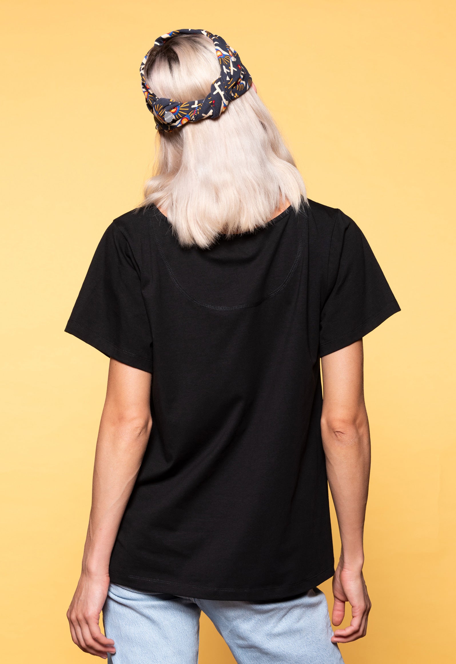 Das Model ist 170 cm groß und trägt Größe M.