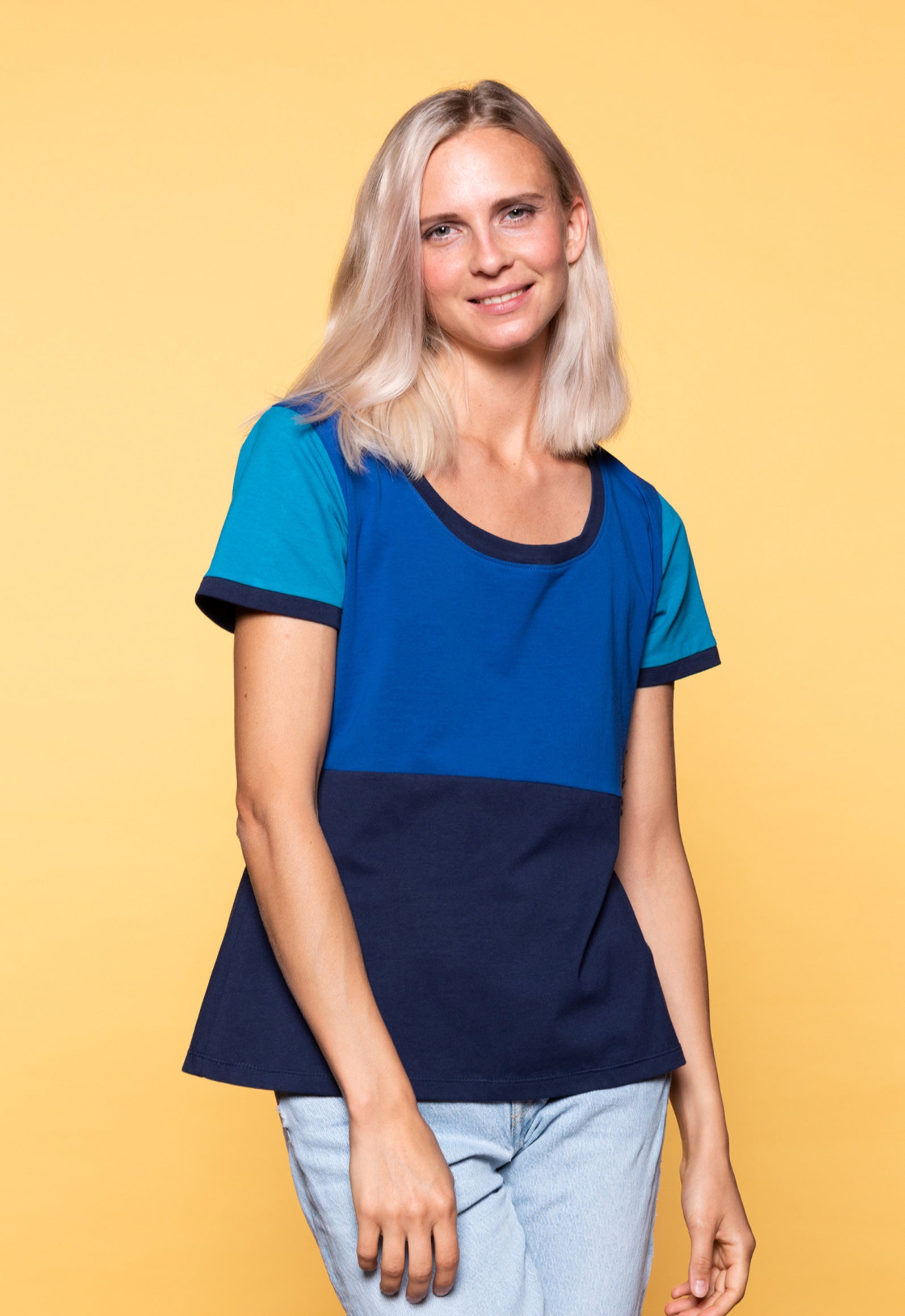 Das Model ist 170 cm groß und trägt Größe M.