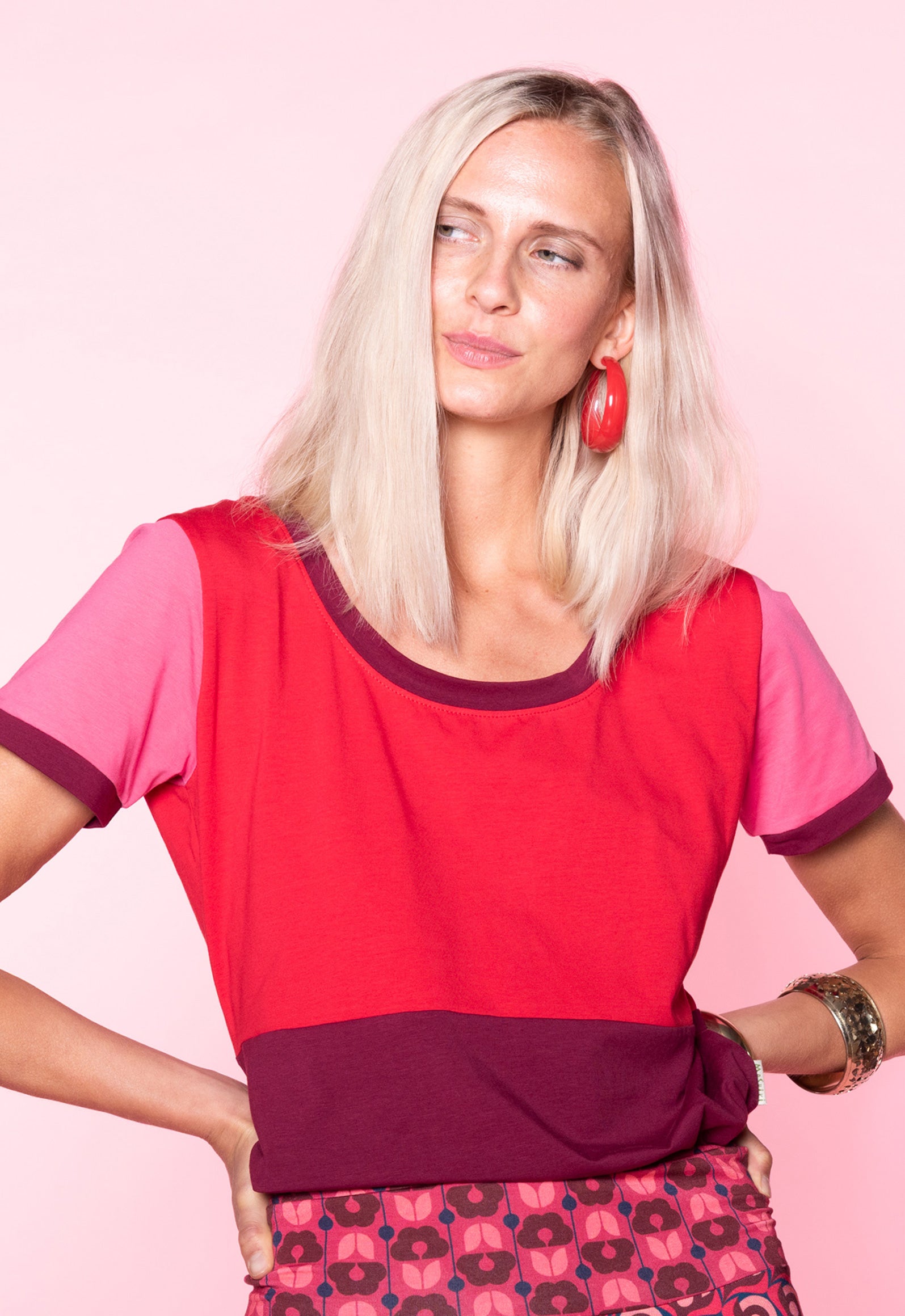 Das Model ist 170 cm groß und trägt Größe M.
